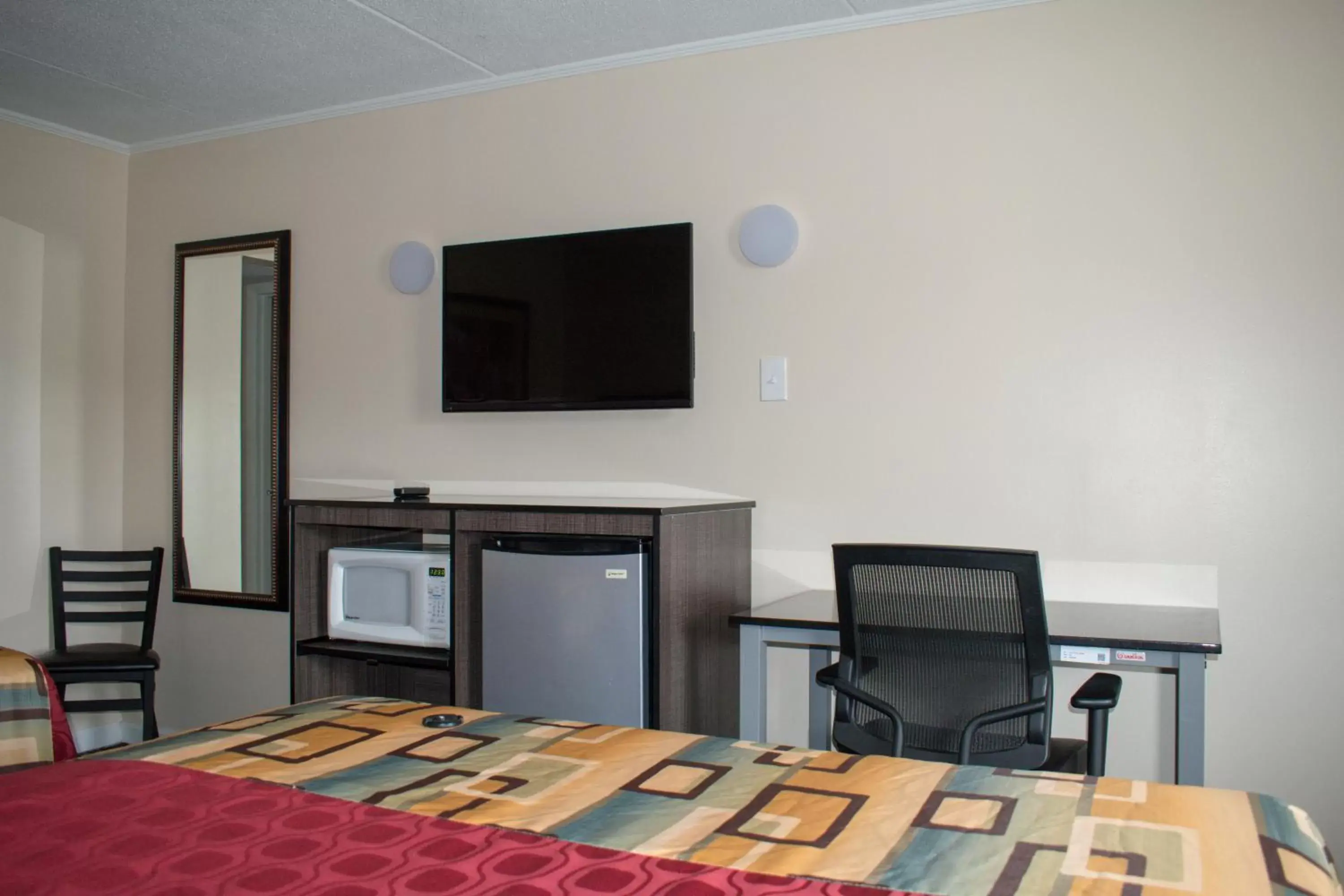 TV/Entertainment Center in Inn of Lenoir Motor Lodge