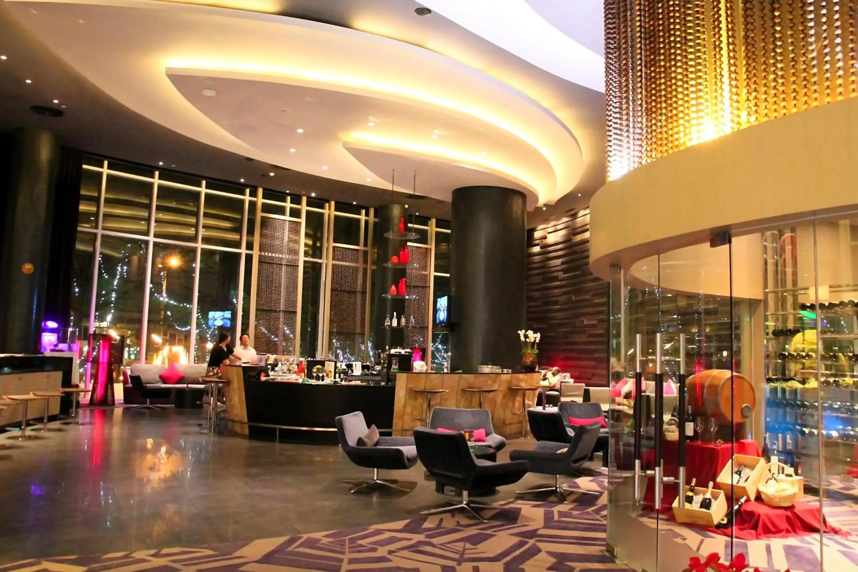Lounge or bar, Restaurant/Places to Eat in Amaranth Suvarnabhumi Hotel