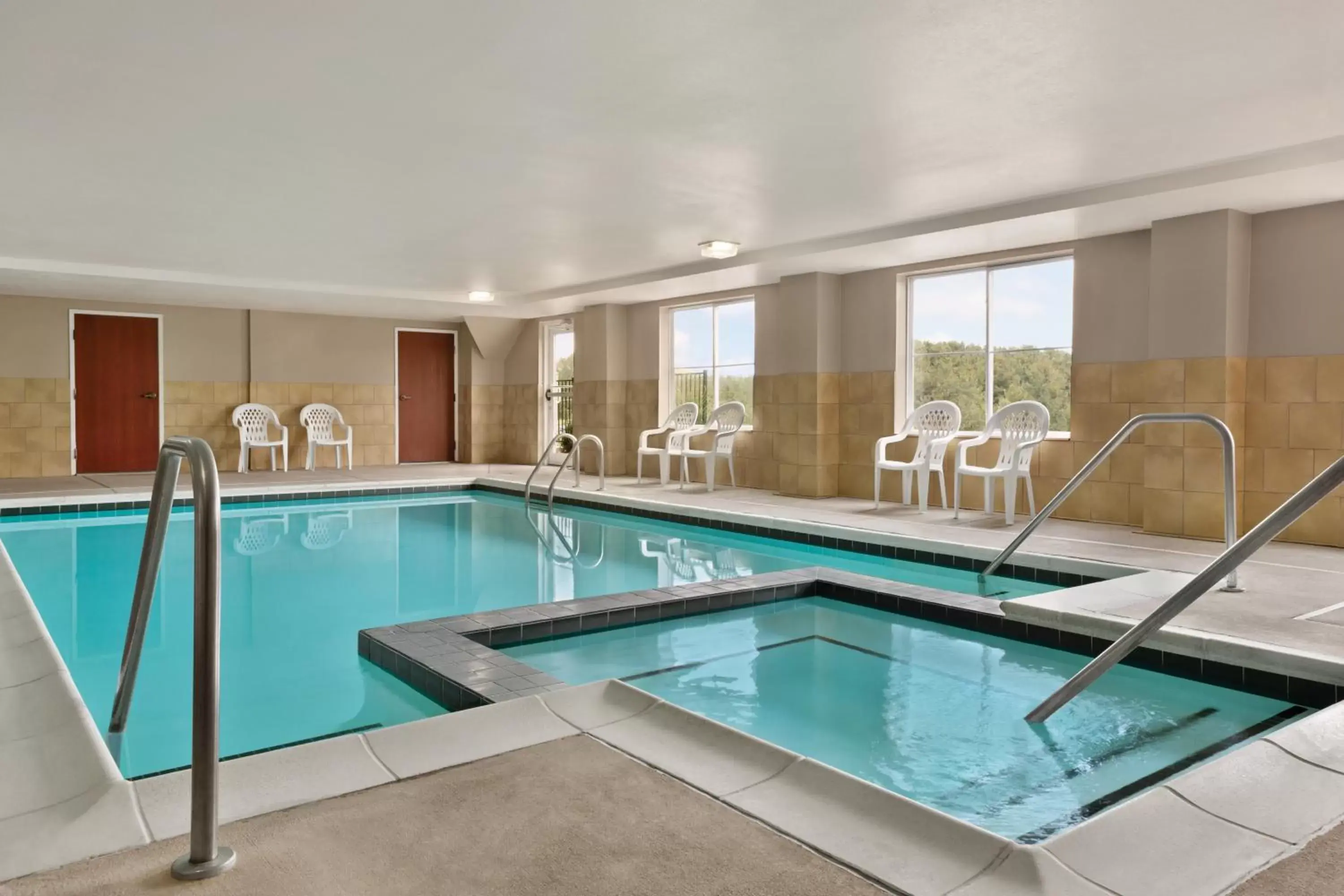 Swimming Pool in Country Inn & Suites by Radisson, Wytheville, VA