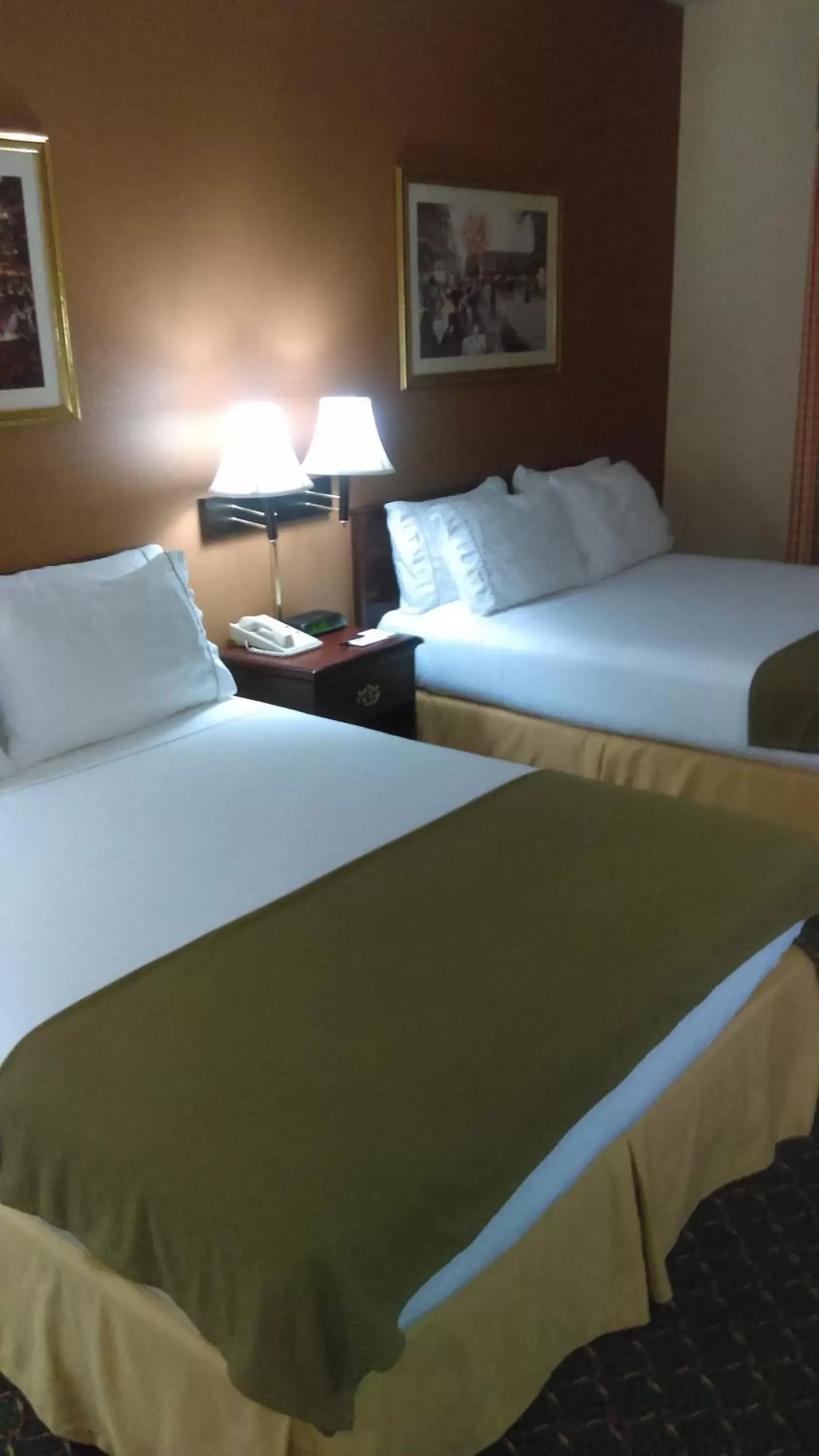 Bed in Country Inn & Suites by Radisson, Fort Worth West l-30 NAS JRB