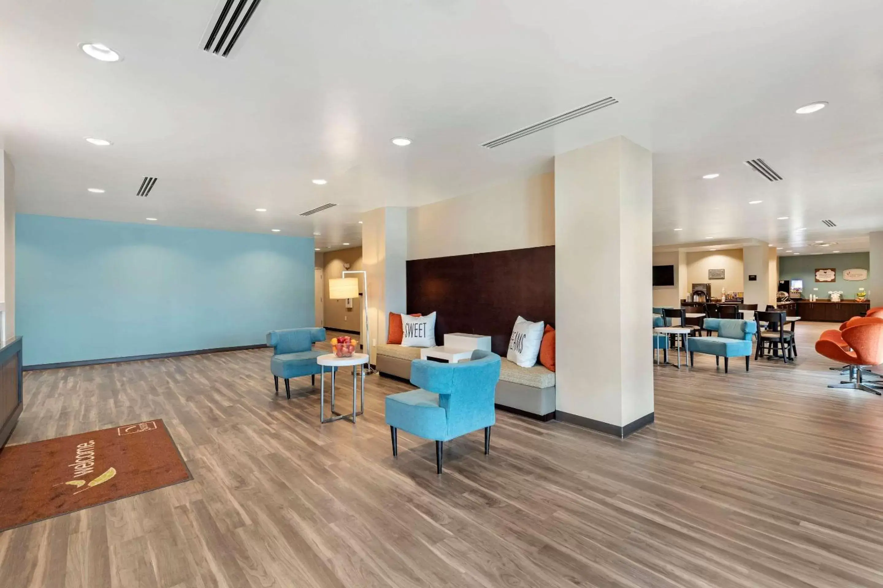 Lobby or reception, Restaurant/Places to Eat in MainStay Suites Lancaster Dallas South