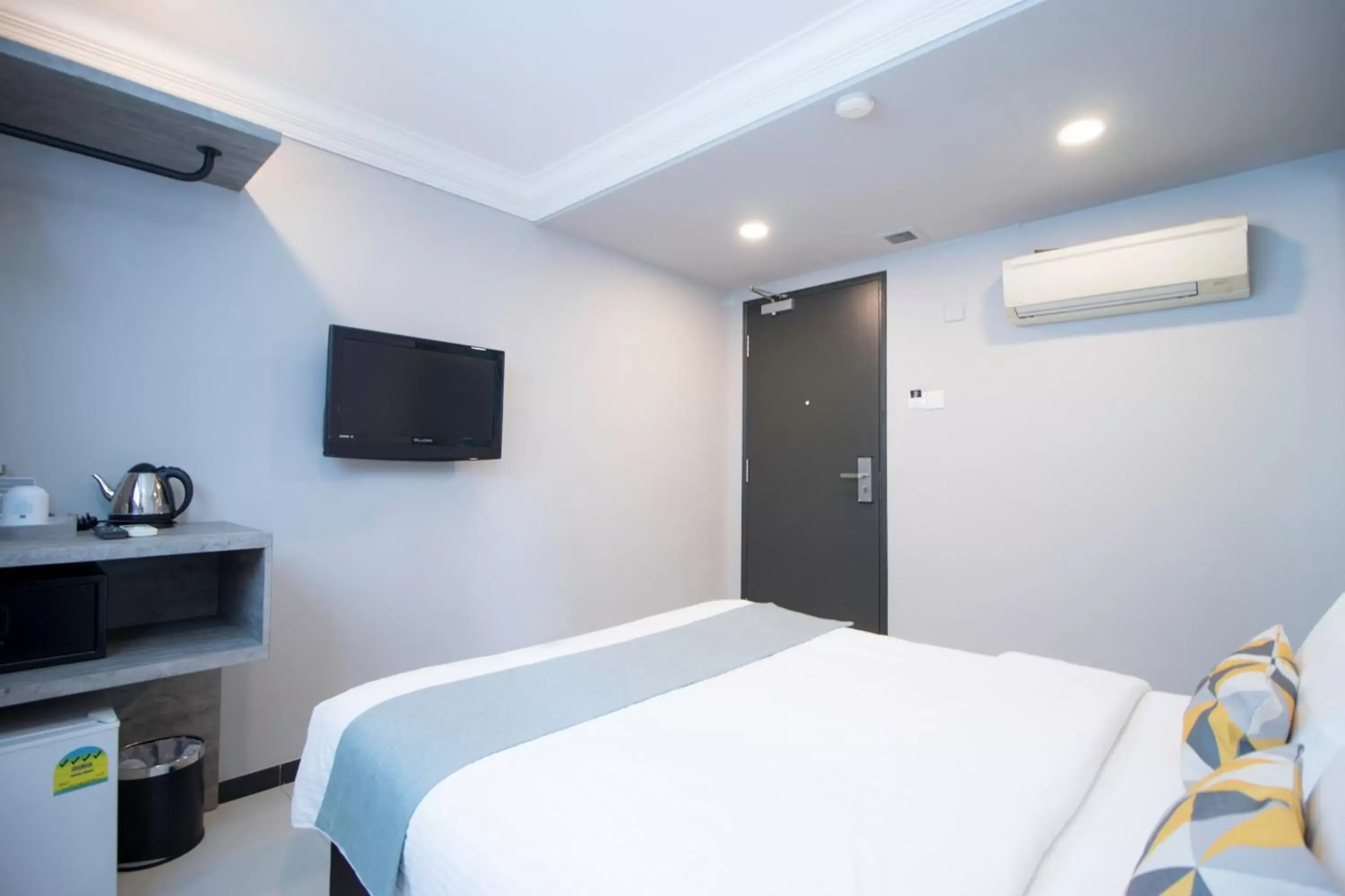 Bedroom, Bed in Harbour Ville Hotel