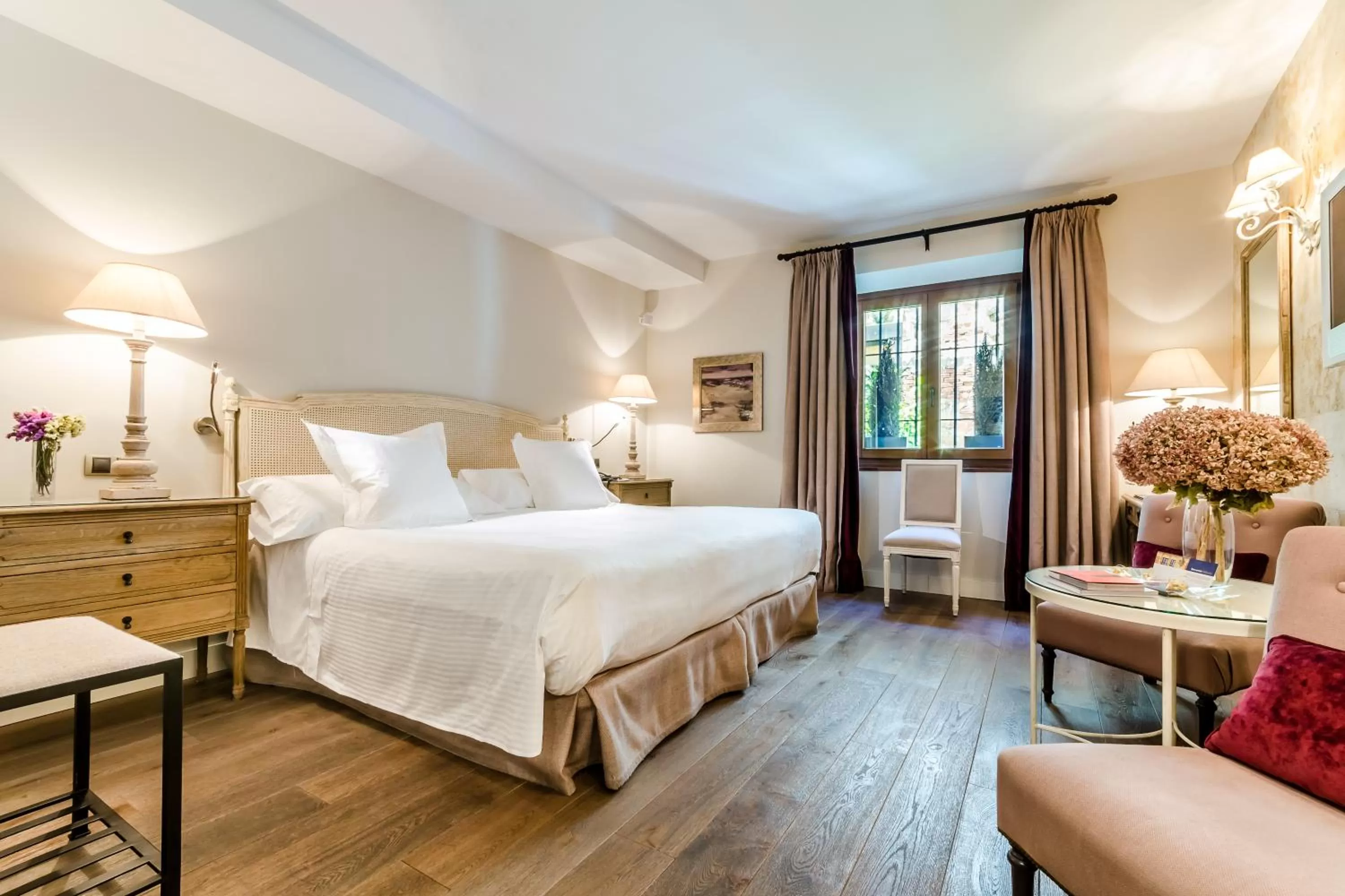 Photo of the whole room, Bed in Grand Hotel Don Gregorio