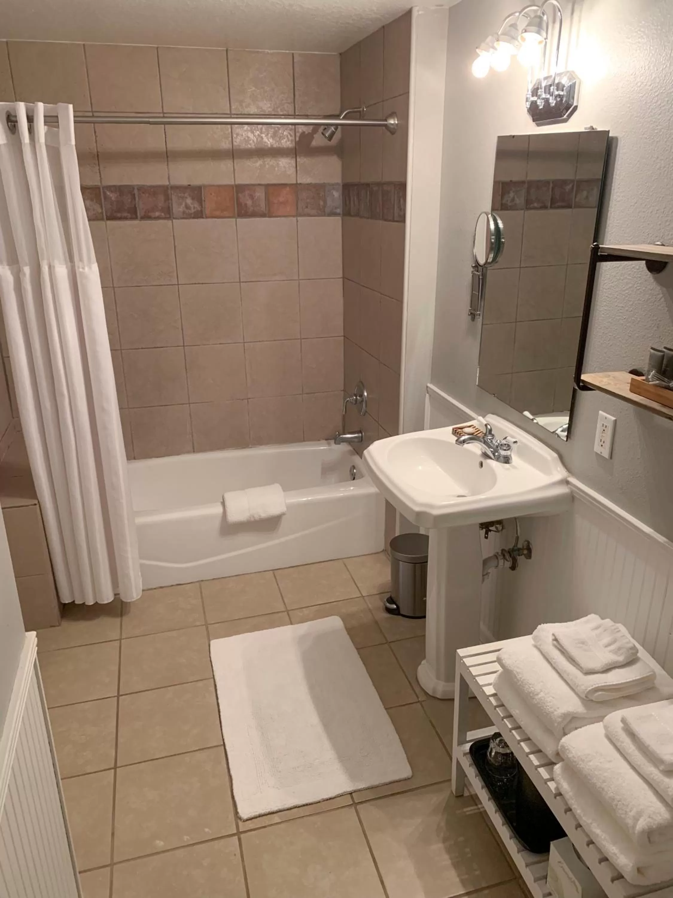 Shower in Artisan Downtown