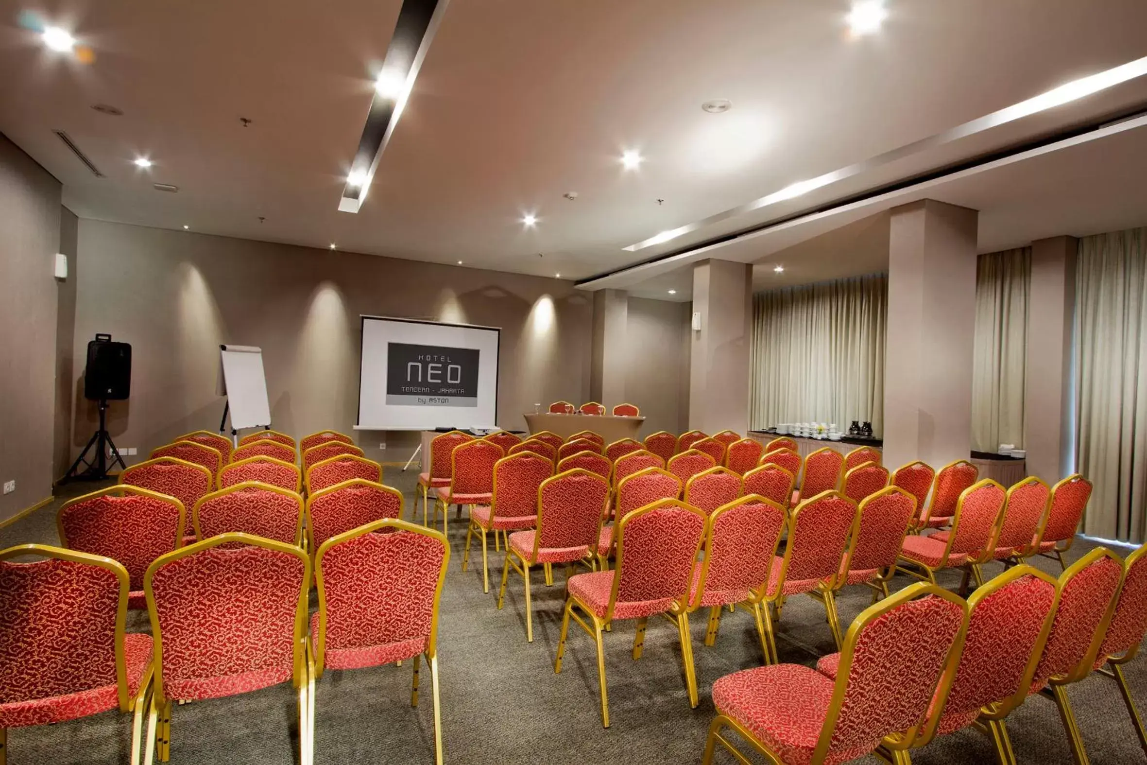 Business facilities in Neo Hotel Tendean Jakarta by ASTON