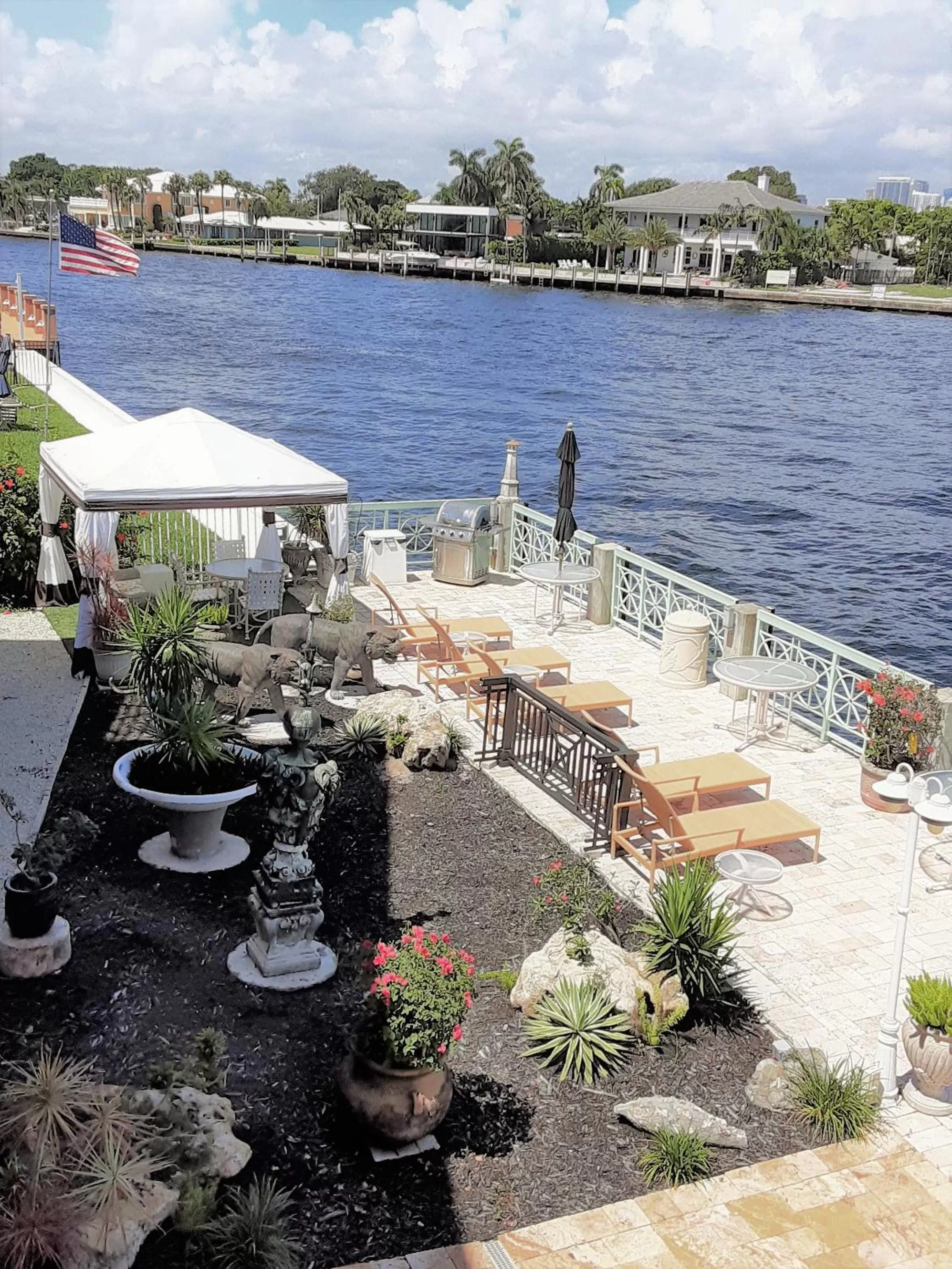 River view in Manhattan Tower Apartment Hotel