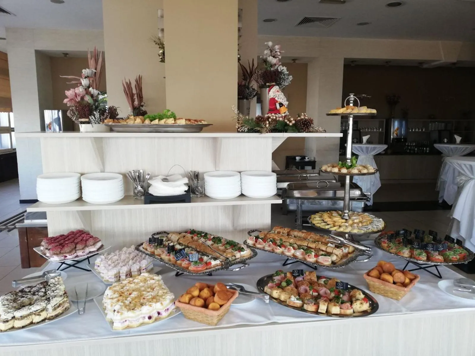 Buffet breakfast in Hotel Srbija-FREE PARKING