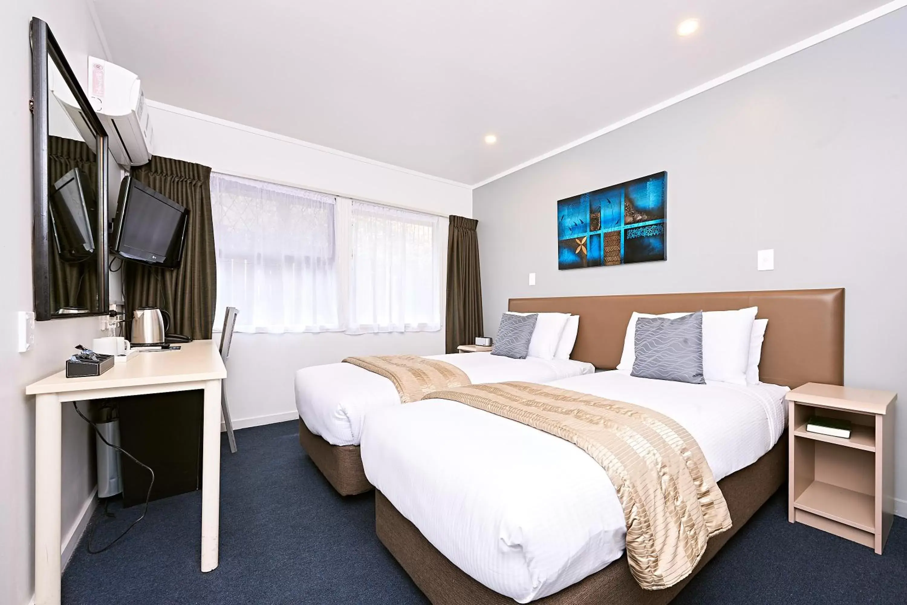 Photo of the whole room, Bed in Mount Richmond Hotel