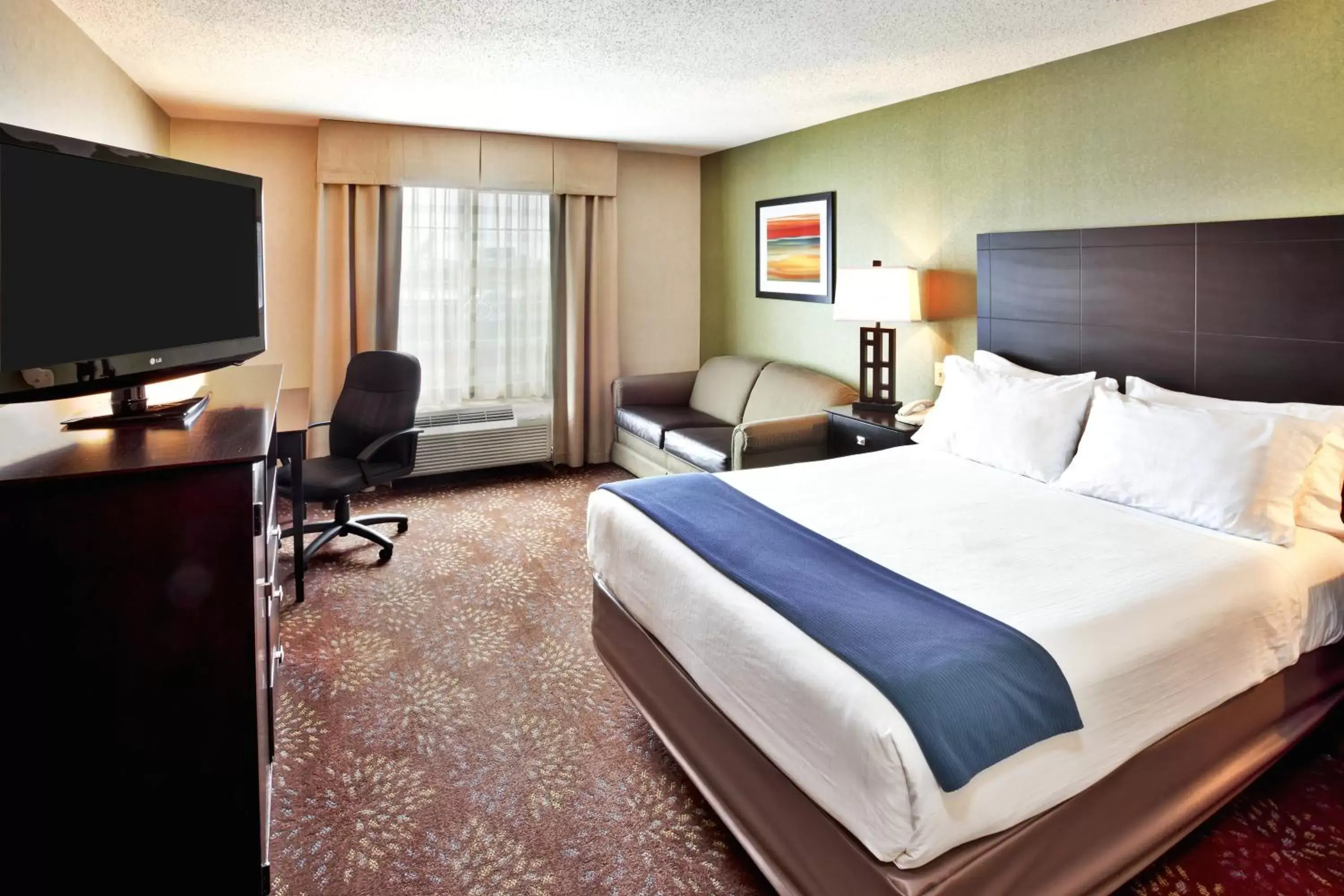 Photo of the whole room, Bed in Holiday Inn Express Hotel & Suites Woodhaven, an IHG Hotel