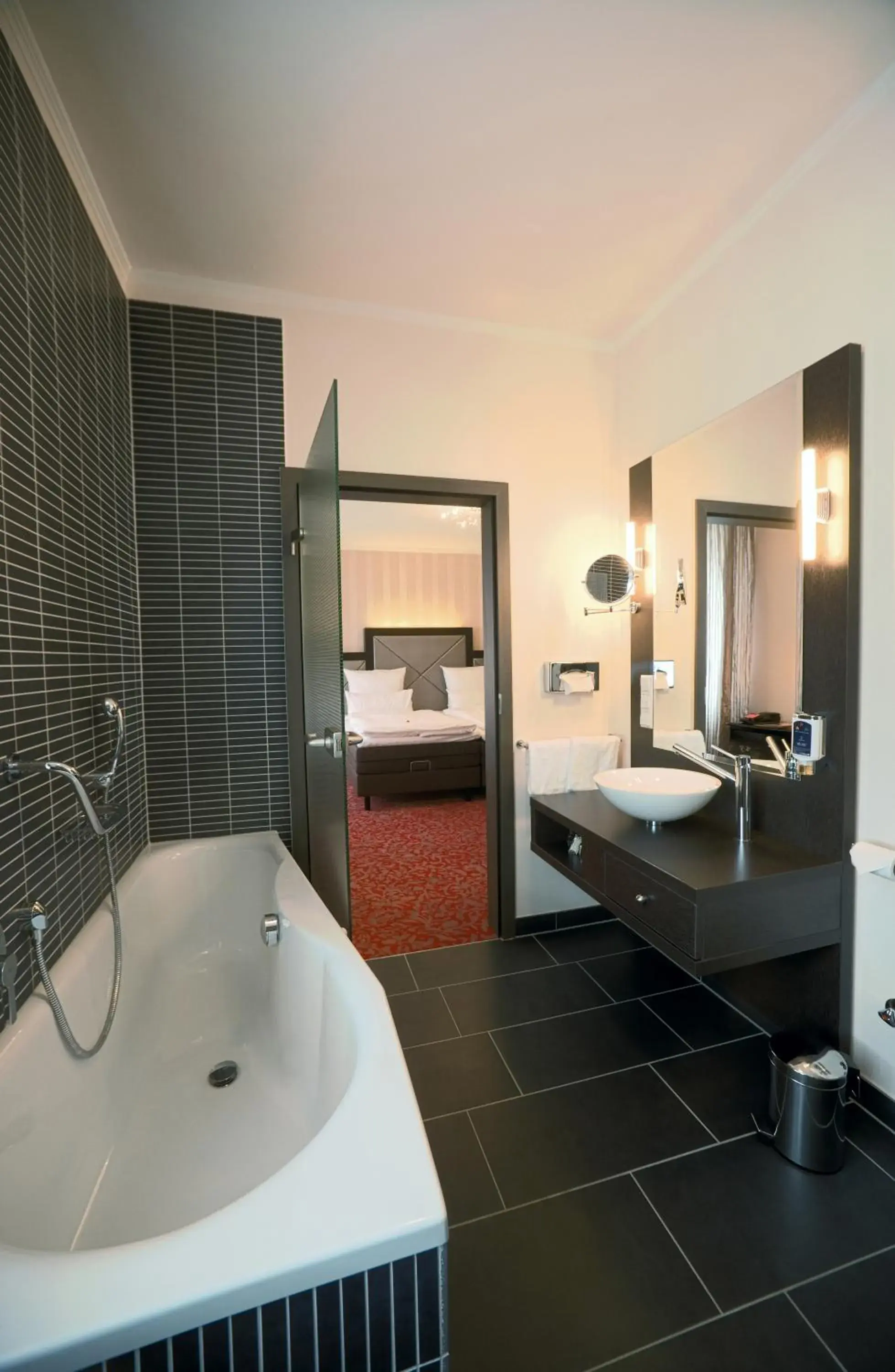 Bed, Bathroom in Top Hotel Krämer