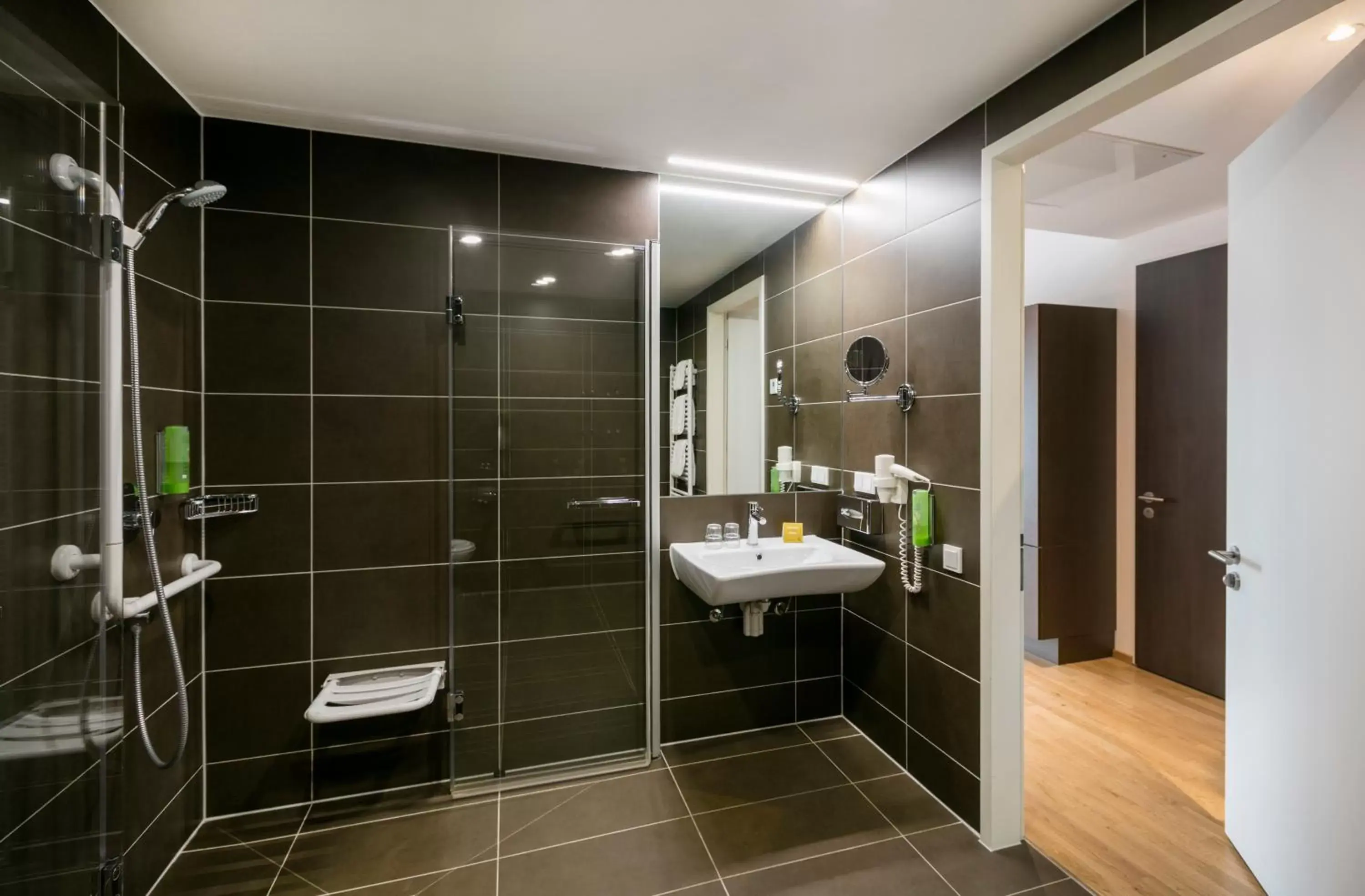 Facility for disabled guests, Bathroom in JUFA Hotel Hamburg HafenCity