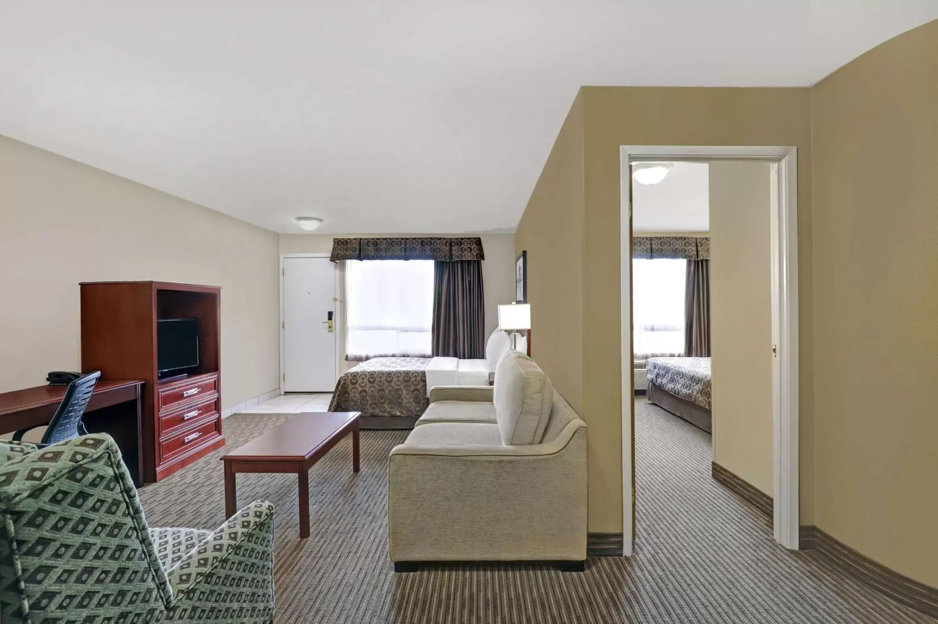 Photo of the whole room, Seating Area in SureStay Plus Hotel by Best Western Drumheller