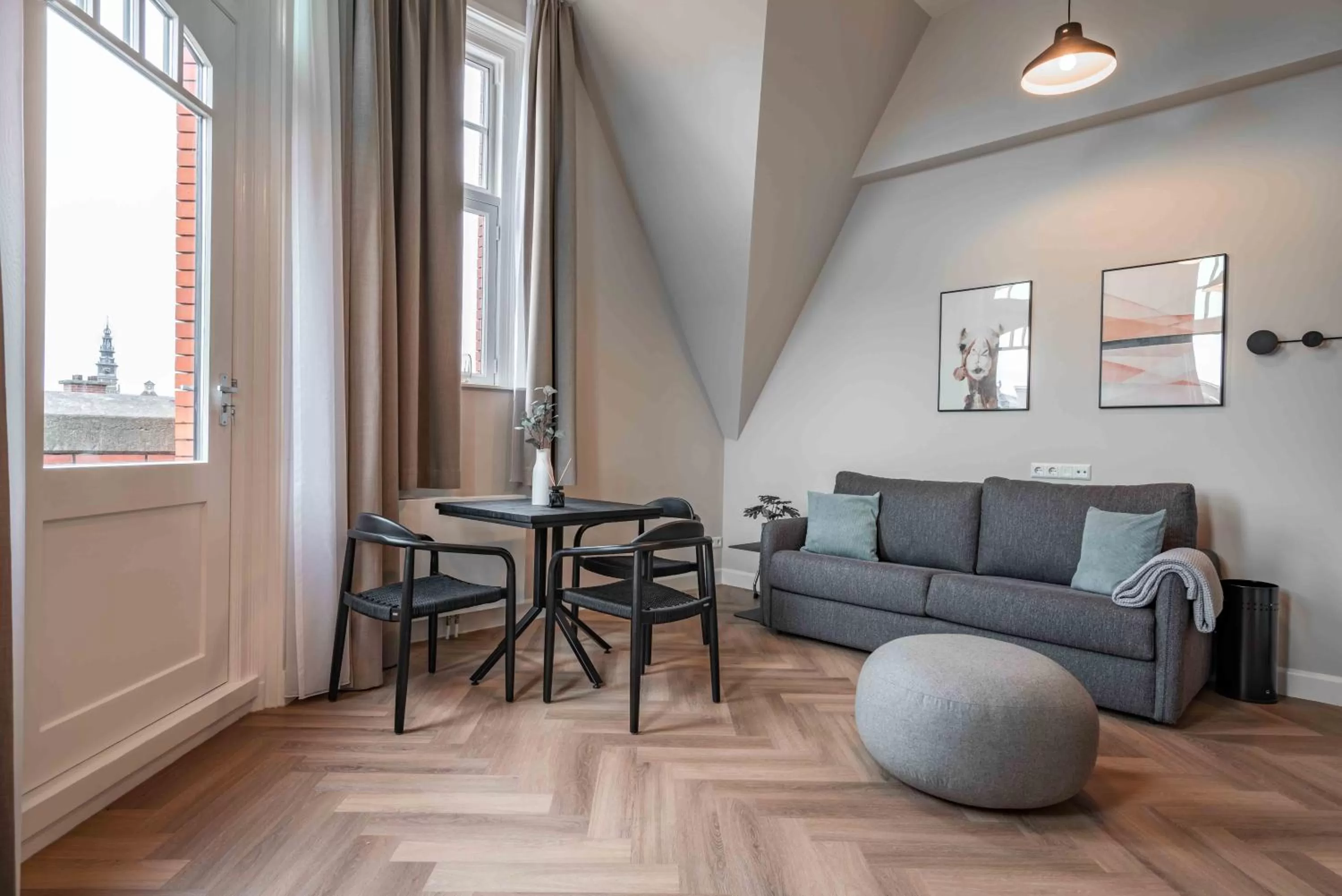 Seating area in Limehome The Hague Keizerstraat