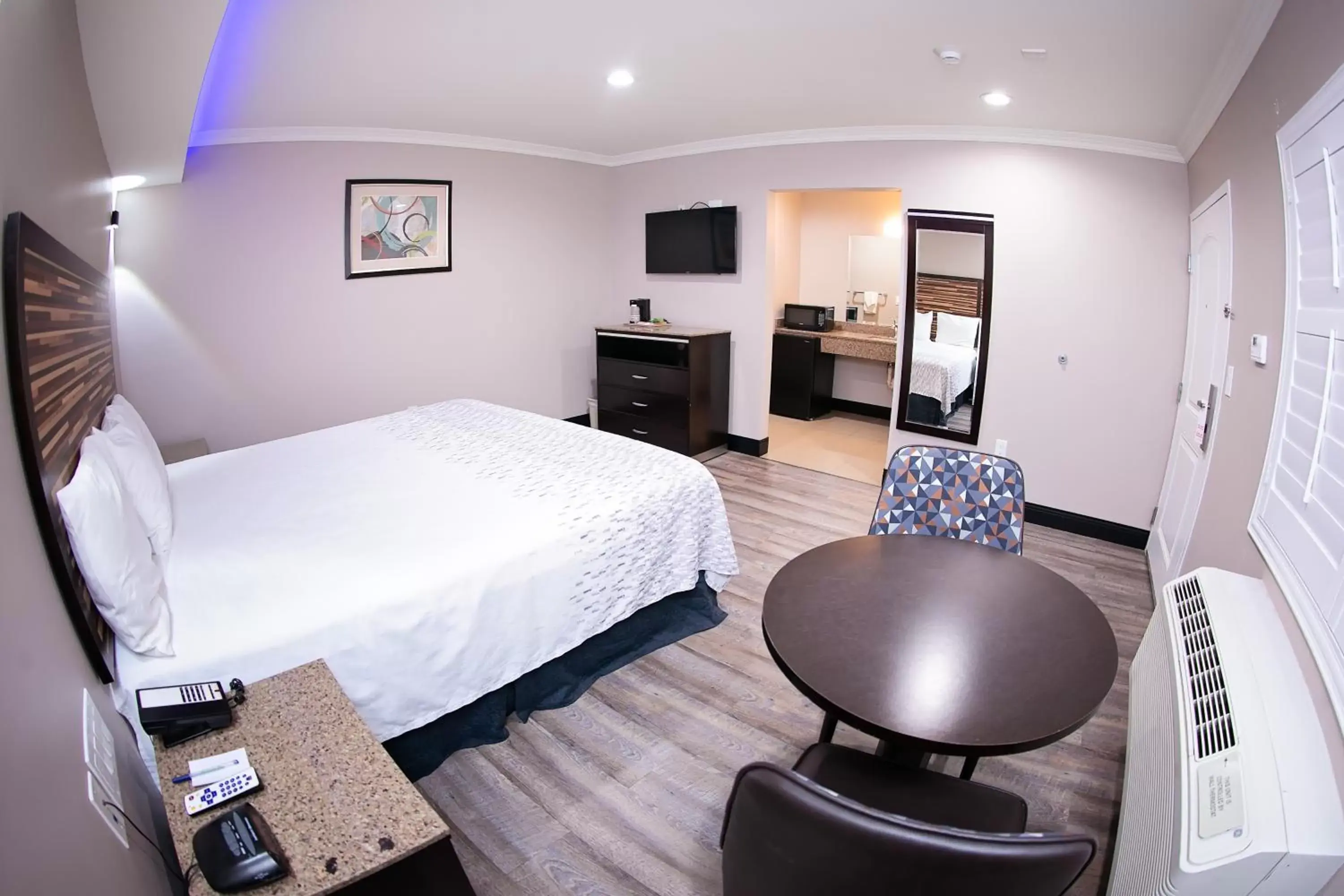 Bed in Diamond Bell Inn & Suites Bed in Diamond Bell Inn & Suites