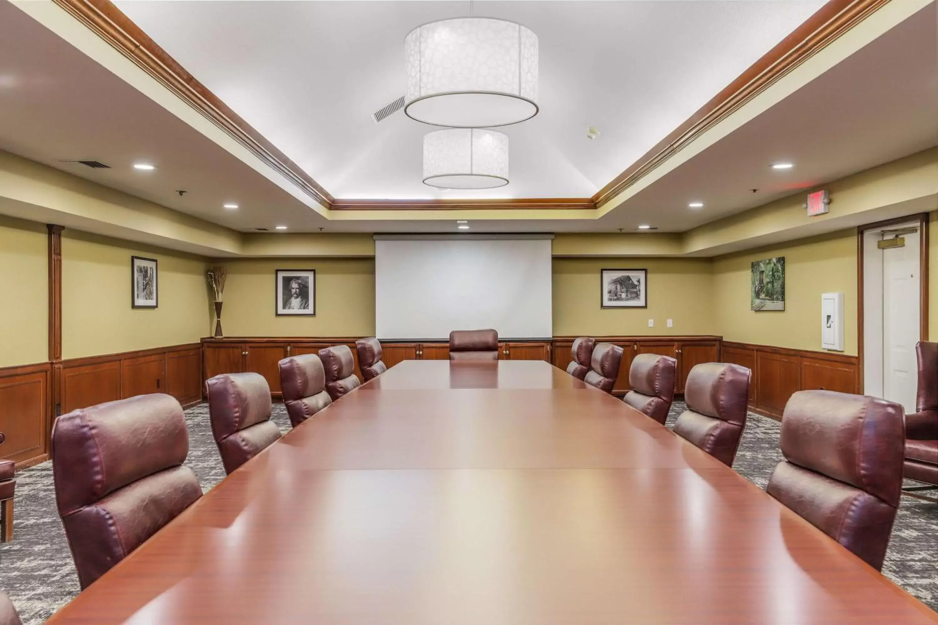 Meeting/conference room in Best Western Plus Sonora Oaks Hotel and Conference Center