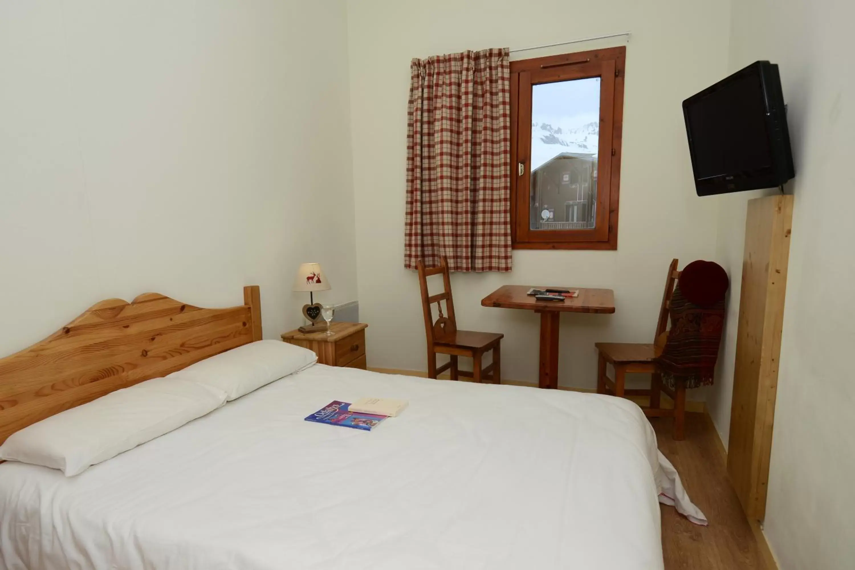 Bedroom, Bed in Odalys Chalet Alpina