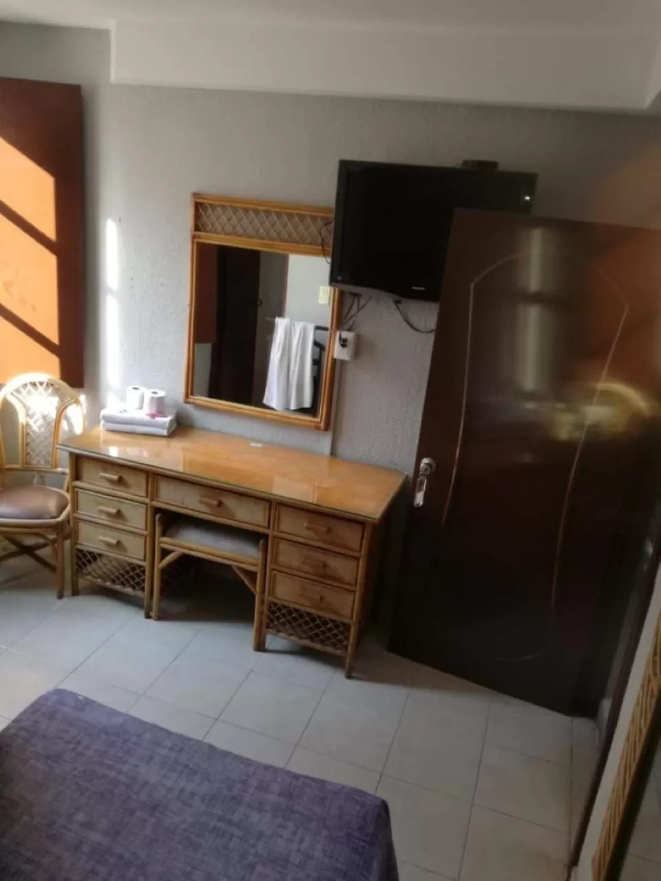 Bedroom, TV/Entertainment Center in Hotel Santander Veracruz - Malecon