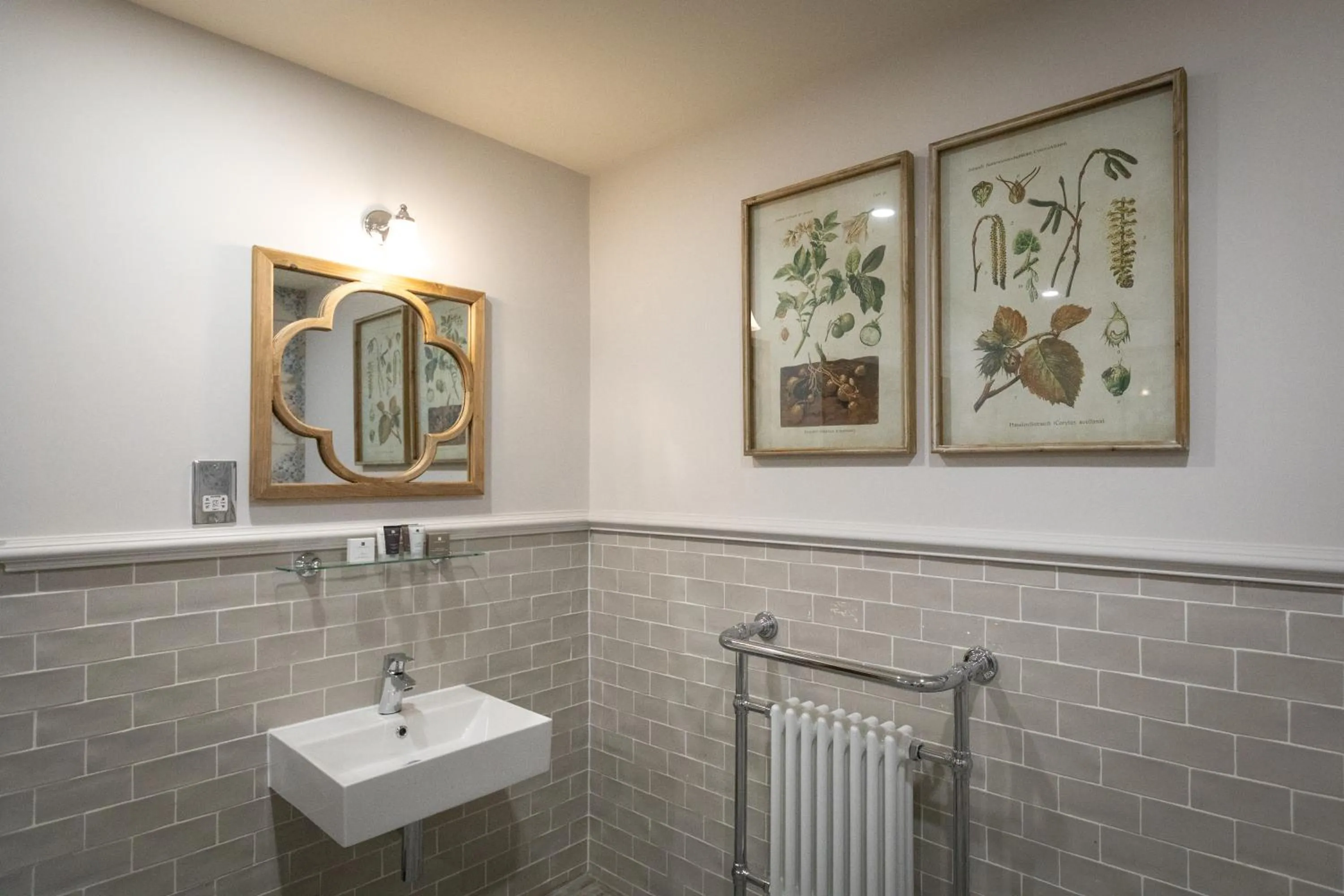 Bathroom in The Frogmill Hotel