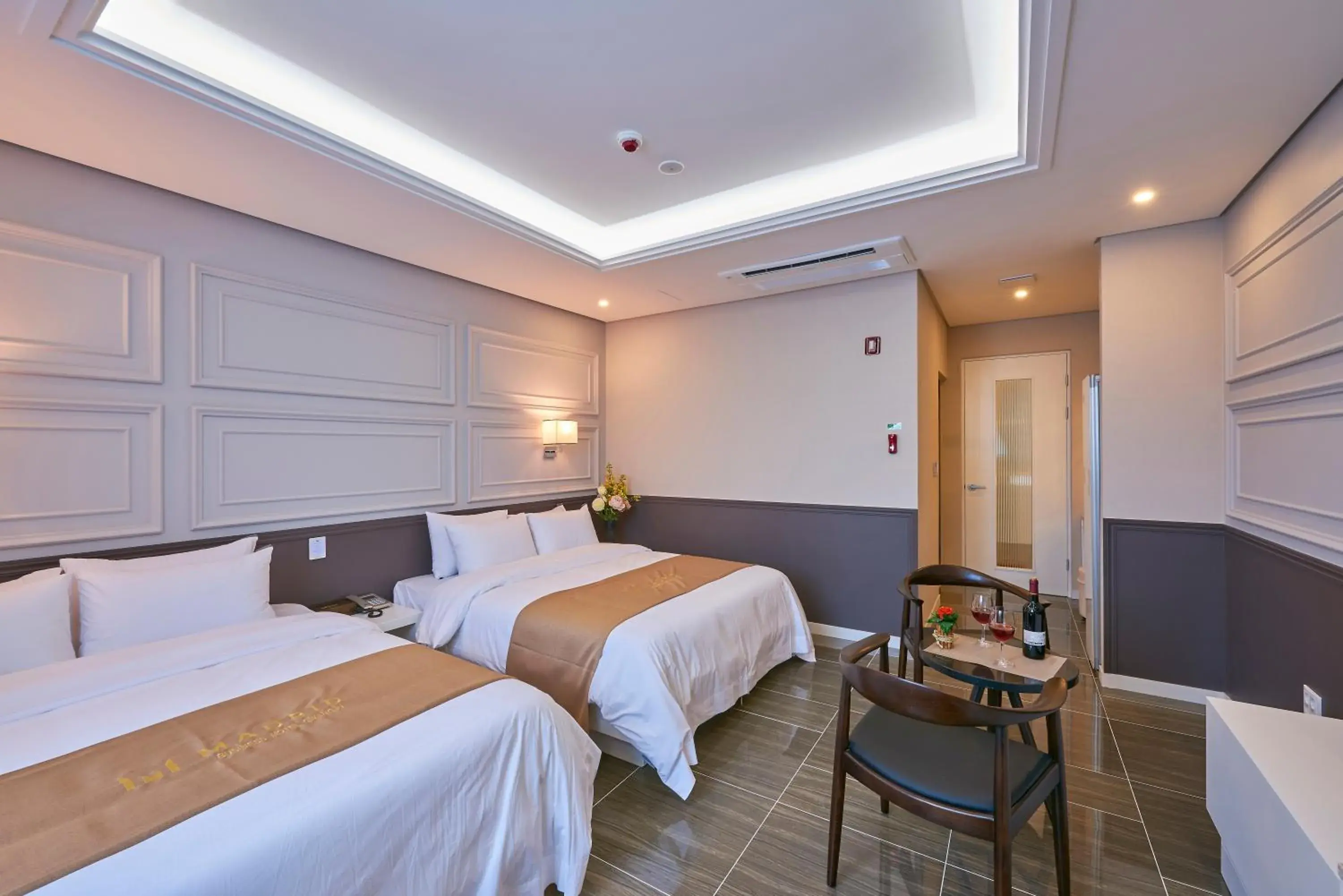 Photo of the whole room, Bed in Gwangju Madrid Hotel (Korea Quality)