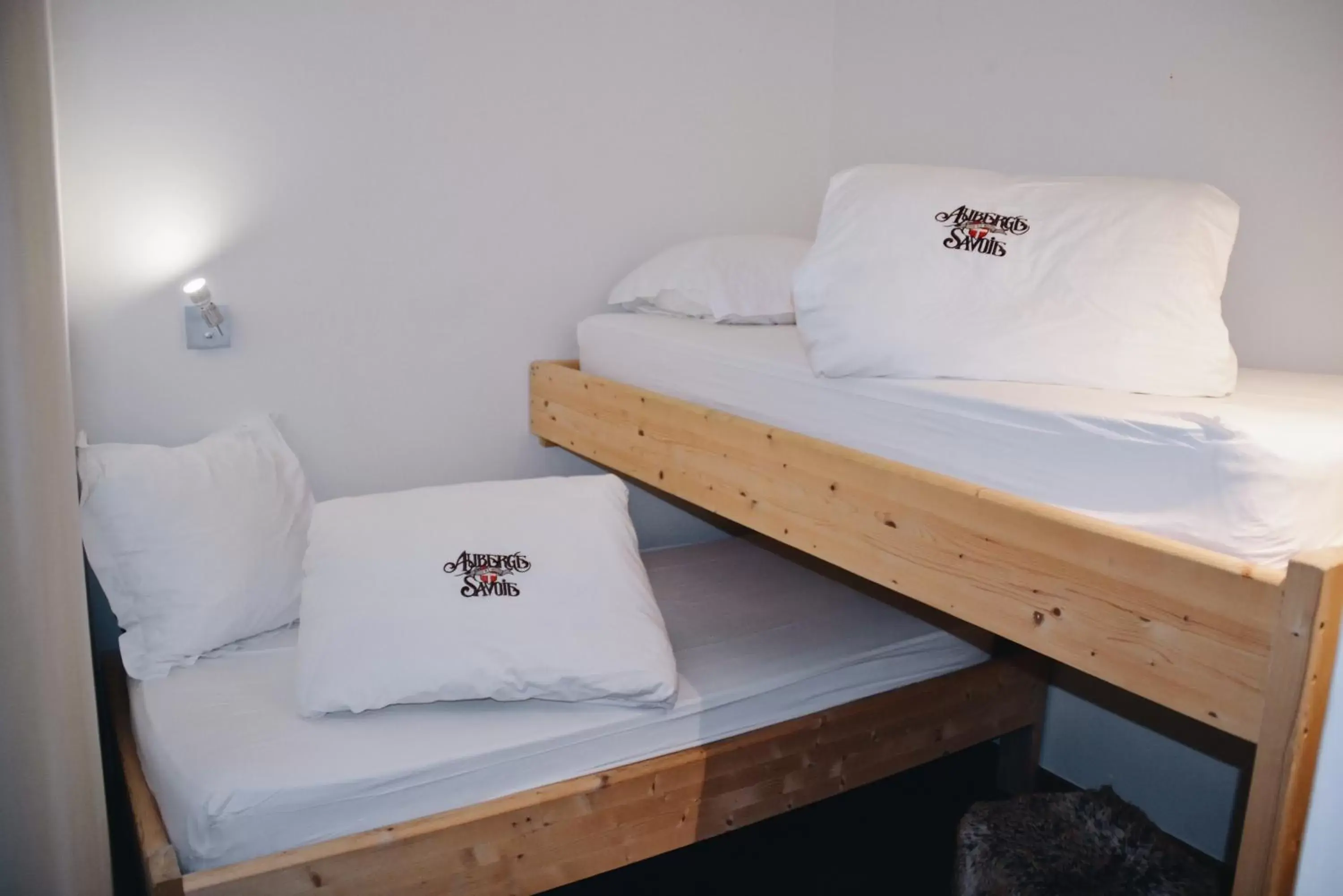 bunk bed, Bed in Auberge de Savoie