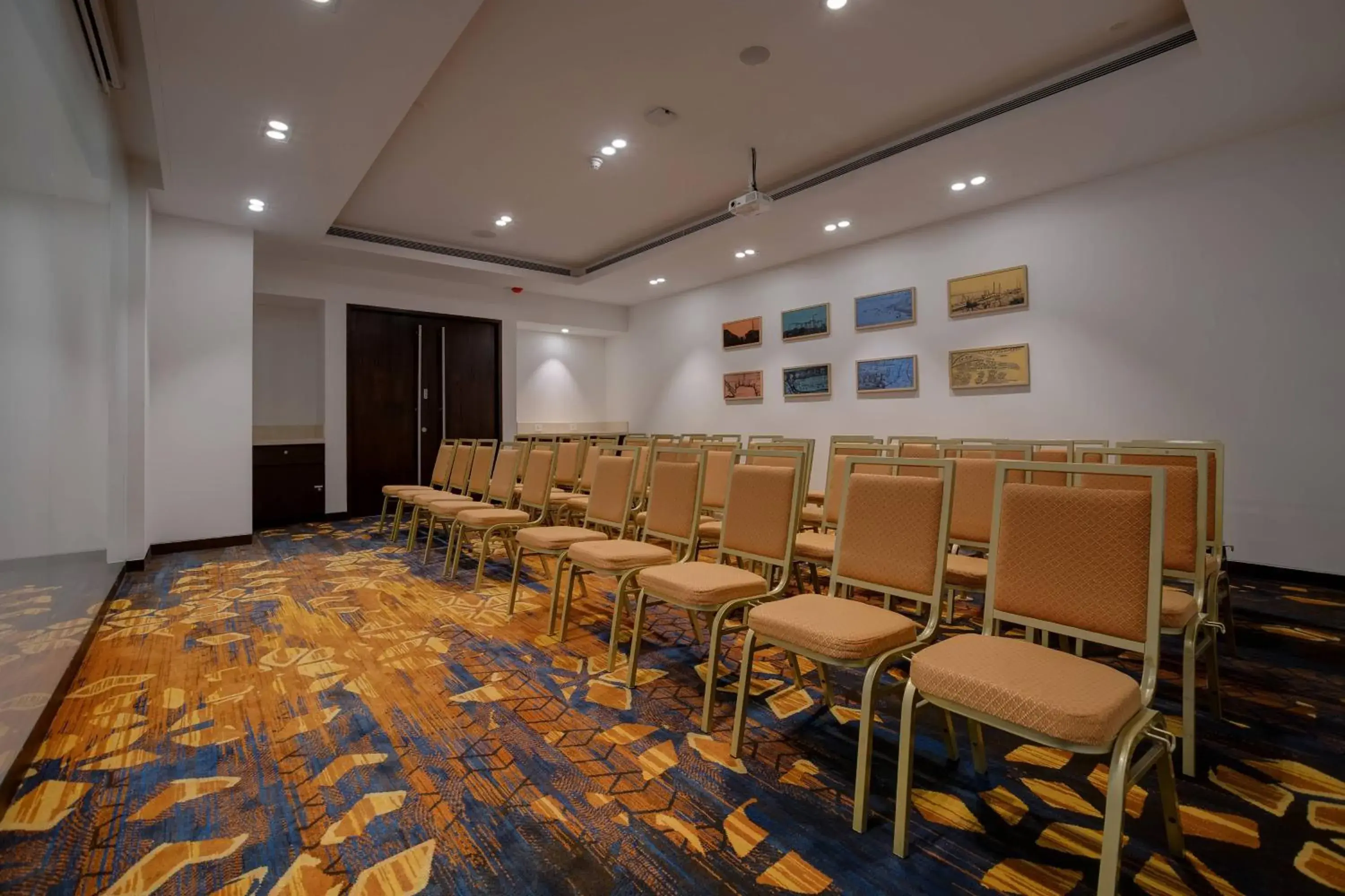 Meeting/conference room in Courtyard by Marriott Surat