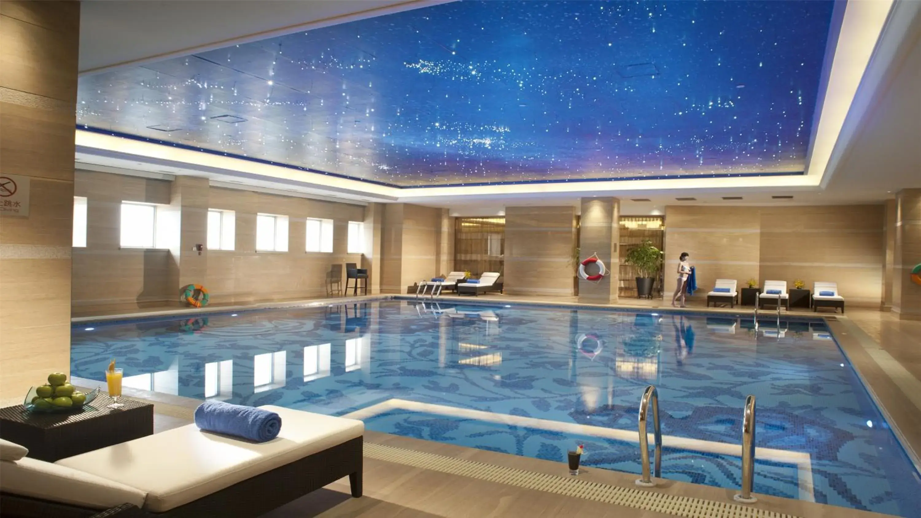 Swimming pool in Crowne Plaza Xi'an by IHG Swimming pool in Crowne Plaza Xi'an by IHG
