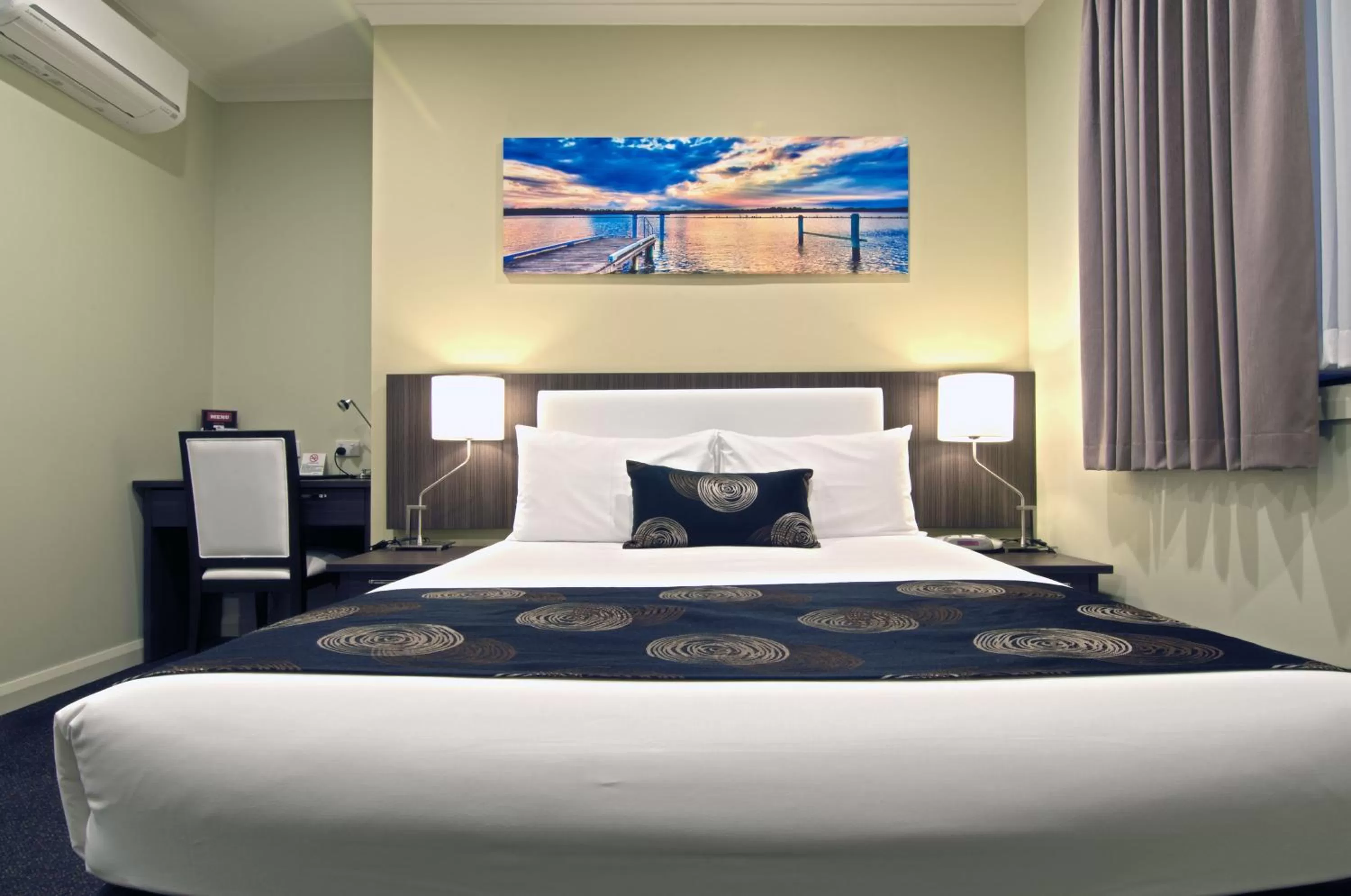 Bedroom, Bed in Park Squire Motor Inn & Serviced Apartments