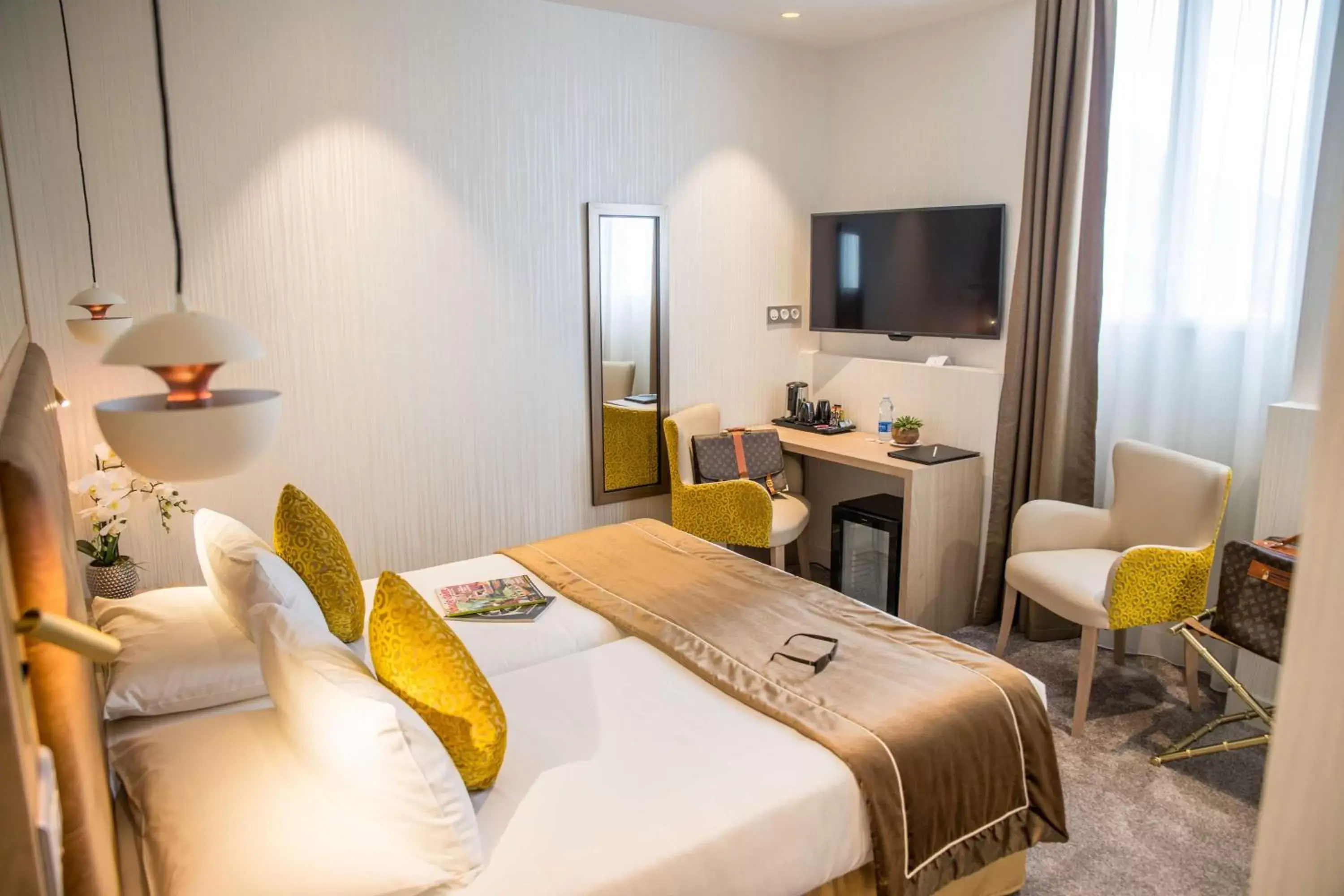 Photo of the whole room, Bed in Best Western Beauséjour Photo of the whole room, Bed in Best Western Beauséjour