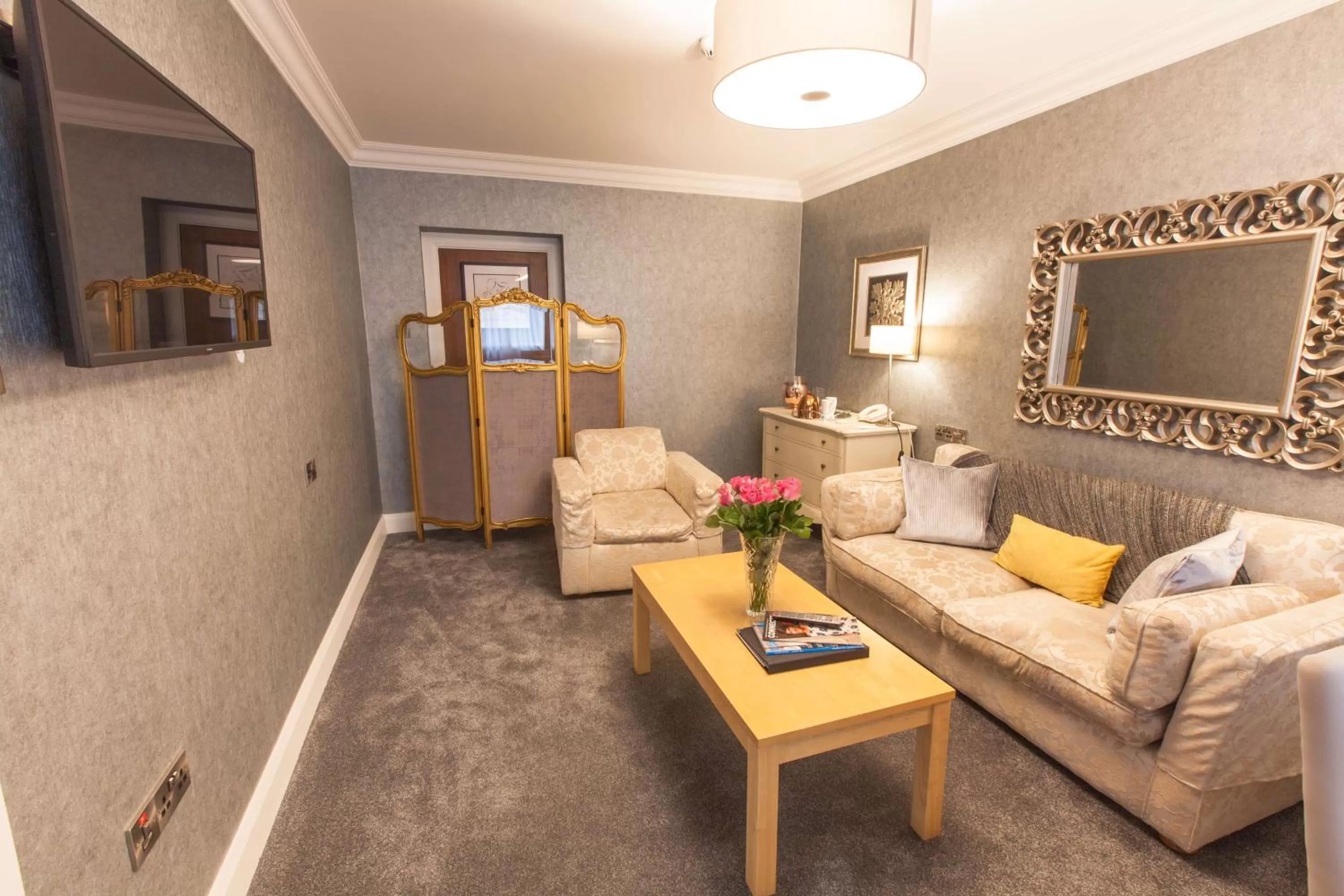 Photo of the whole room in Best Western Plus White Horse Hotel