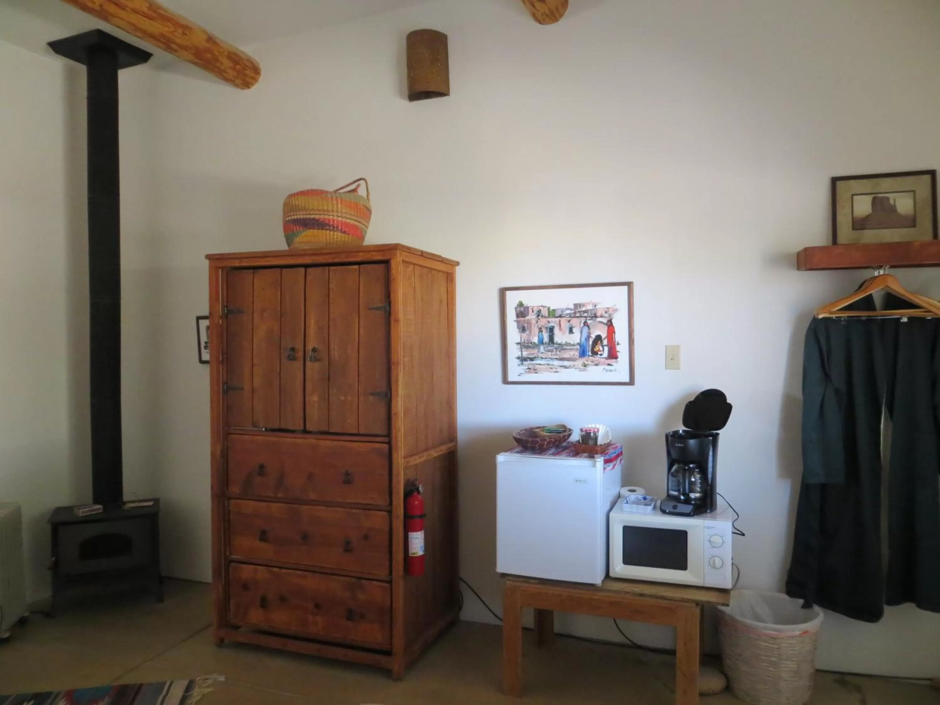 TV/Entertainment Center in Rancho Milagro Bed & Breakfast