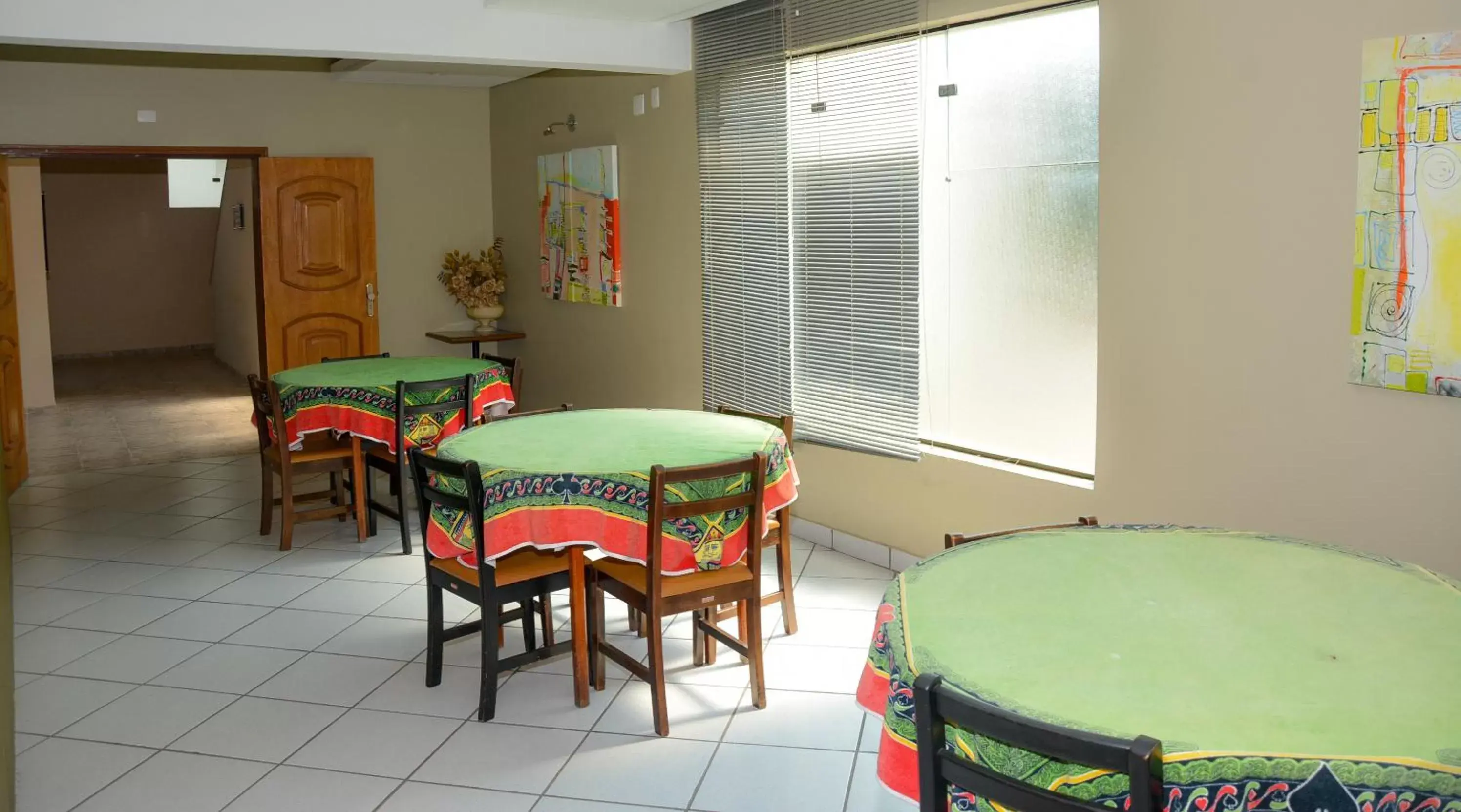 Dining Area in VOA Plazza Hotel