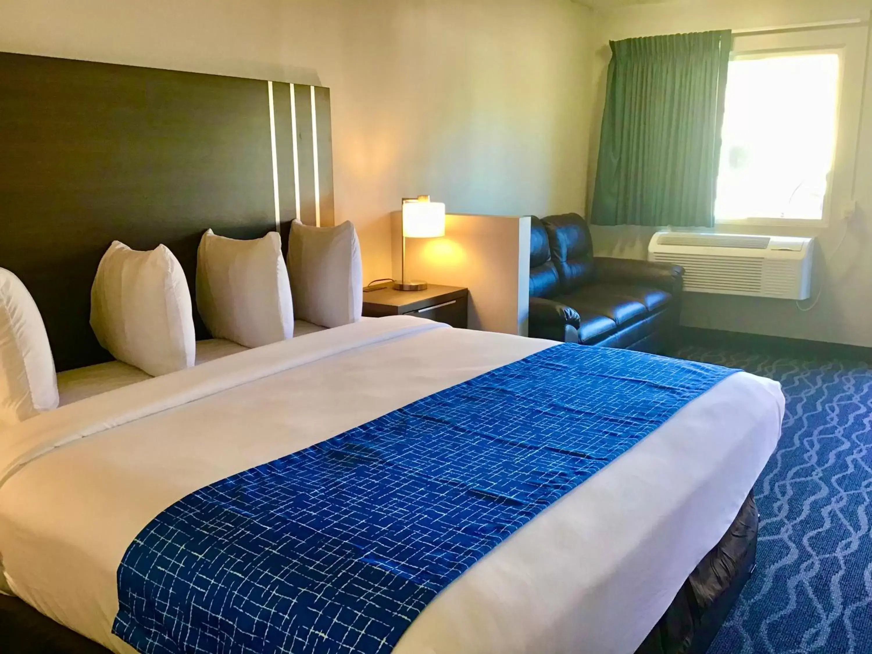 Bedroom, Bed in Travelodge Inn & Suites by Wyndham Missoula University Park