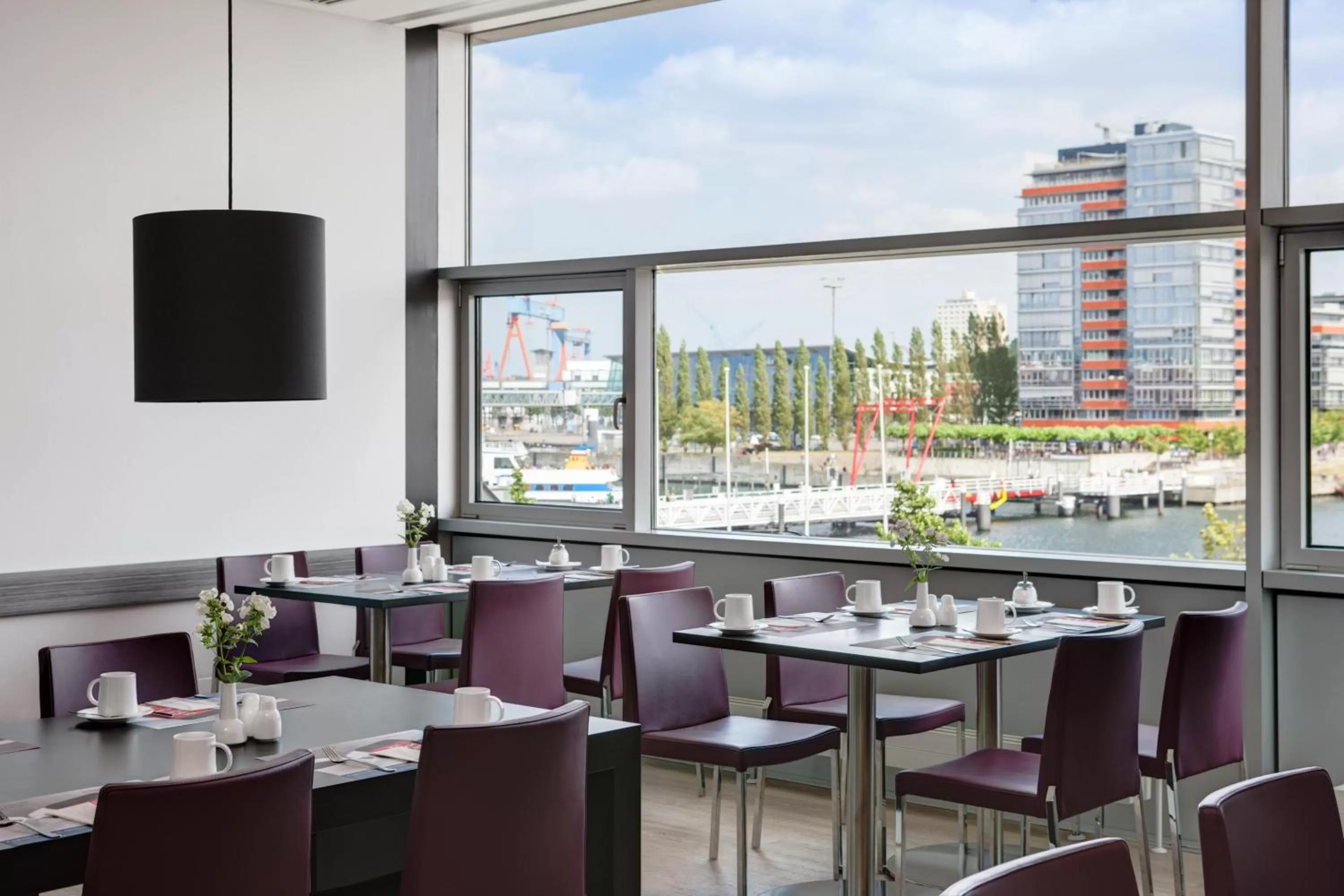 Restaurant/places to eat in IntercityHotel Kiel