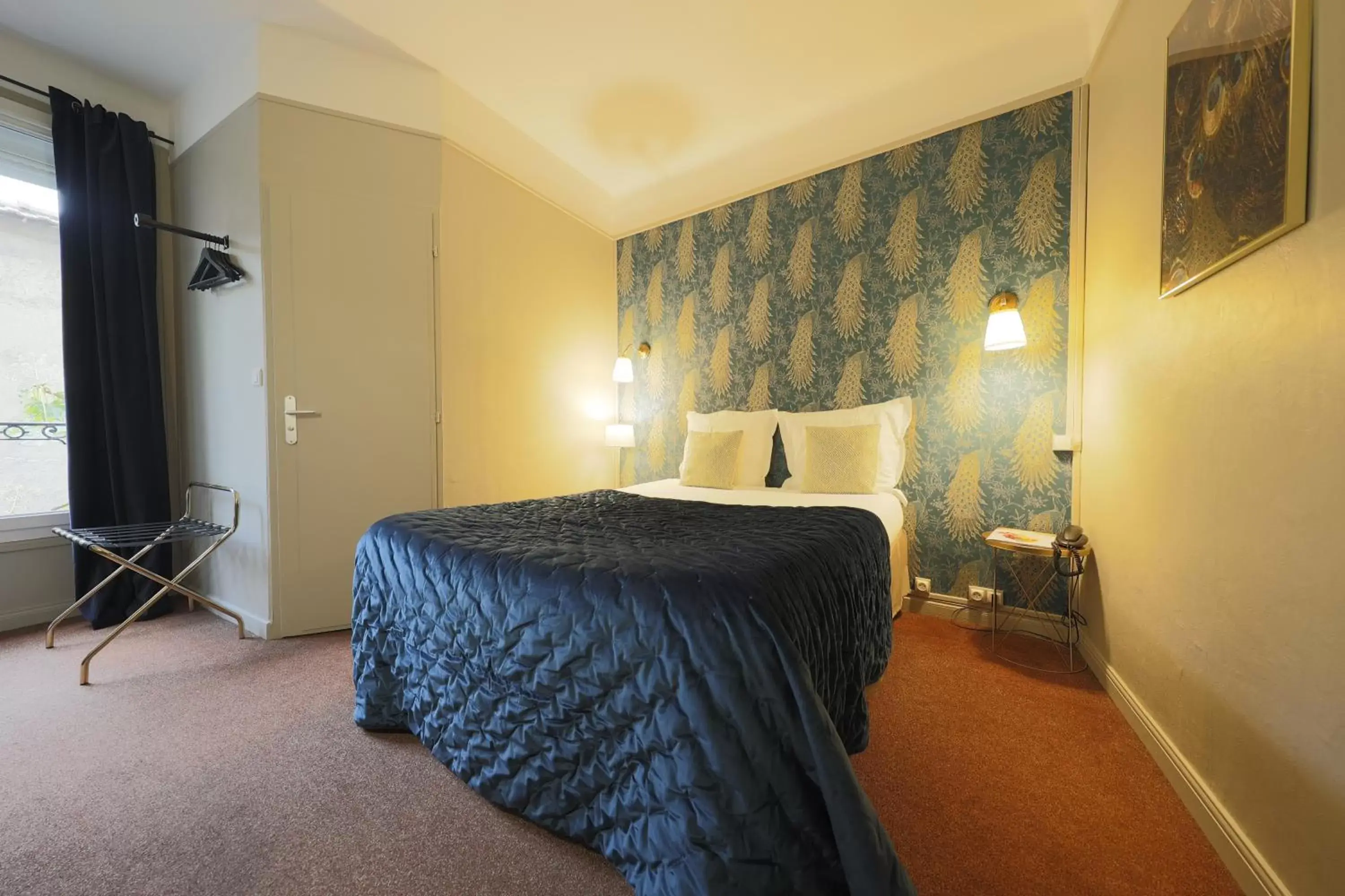 Bedroom, Bed in Hôtel Azur