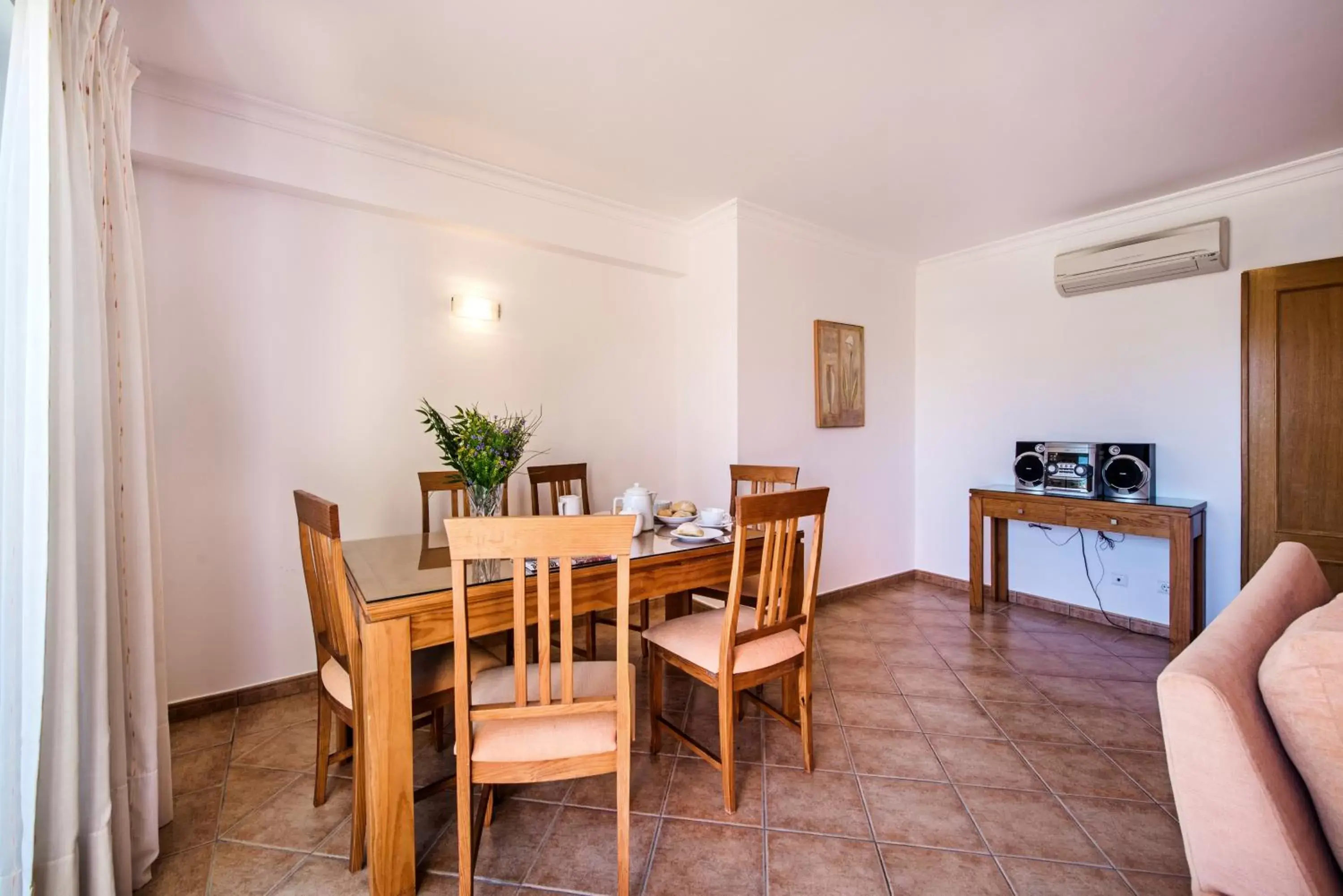 Living room, Dining Area in Jardim da Meia Praia Resort