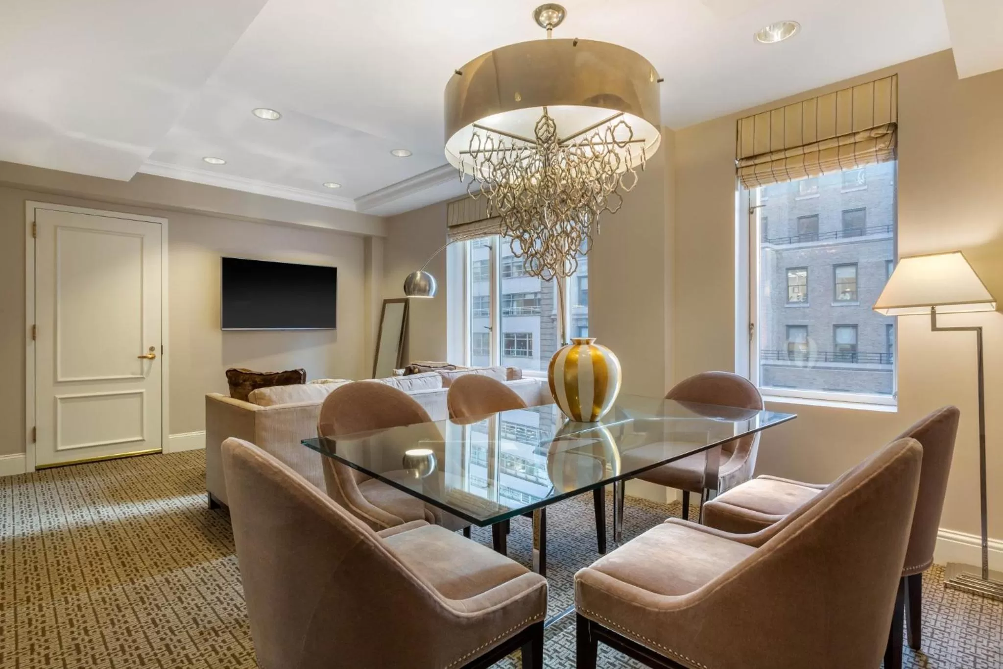 Photo of the whole room in Omni Berkshire Place