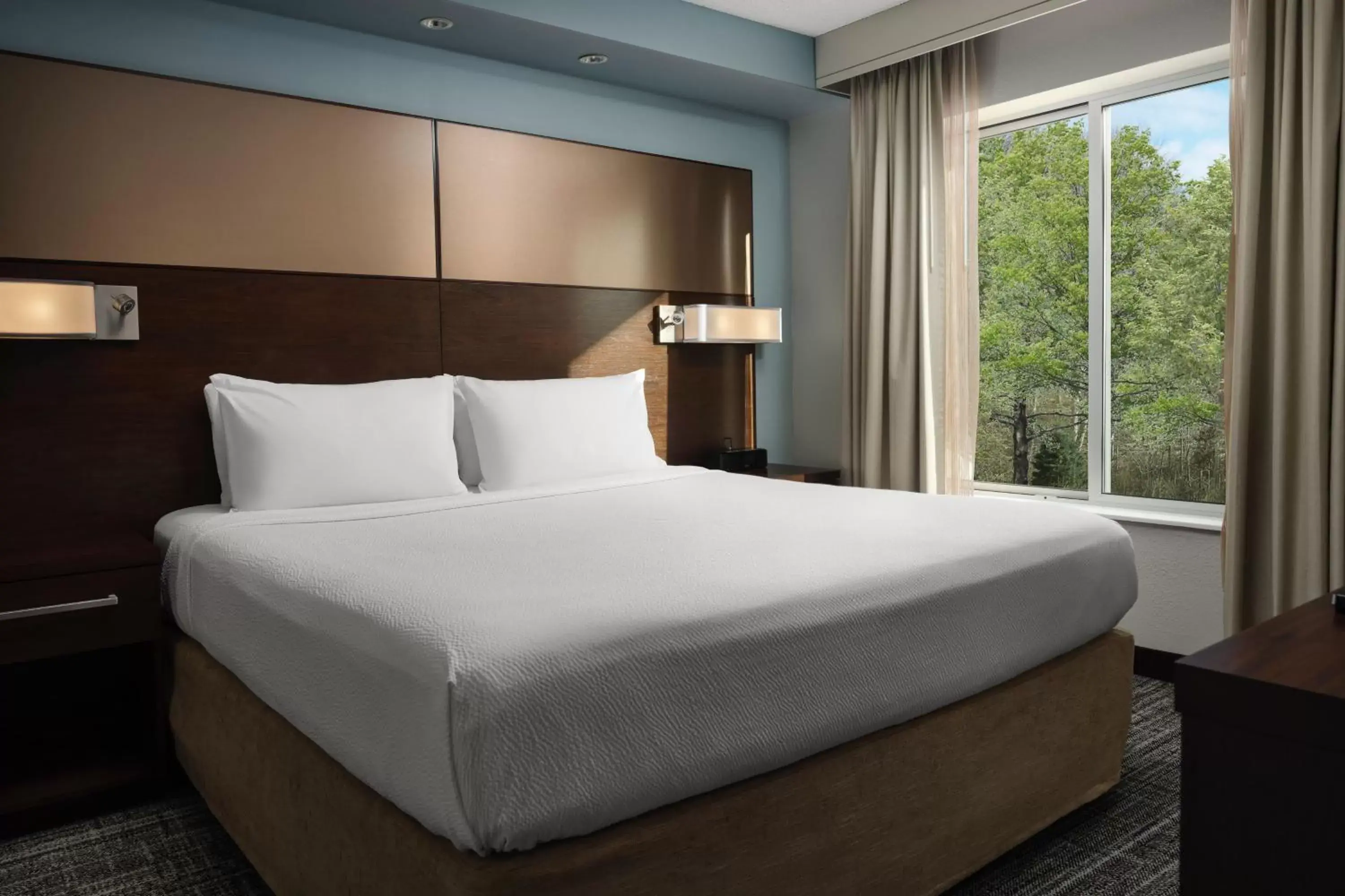 Bedroom, Bed in Residence Inn by Marriott Grand Rapids Airport