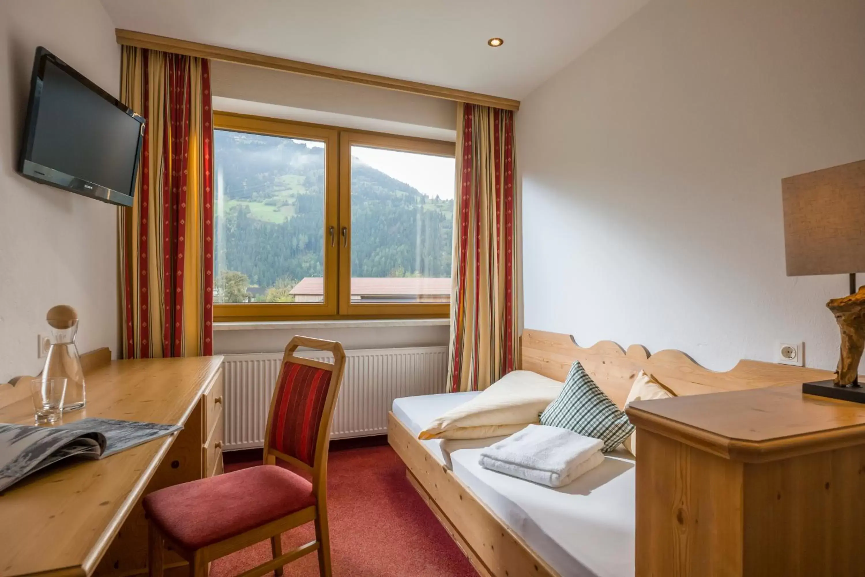 Classic Single Room in Alpenhof Hotel Garni Suprême Classic Single Room in Alpenhof Hotel Garni Suprême