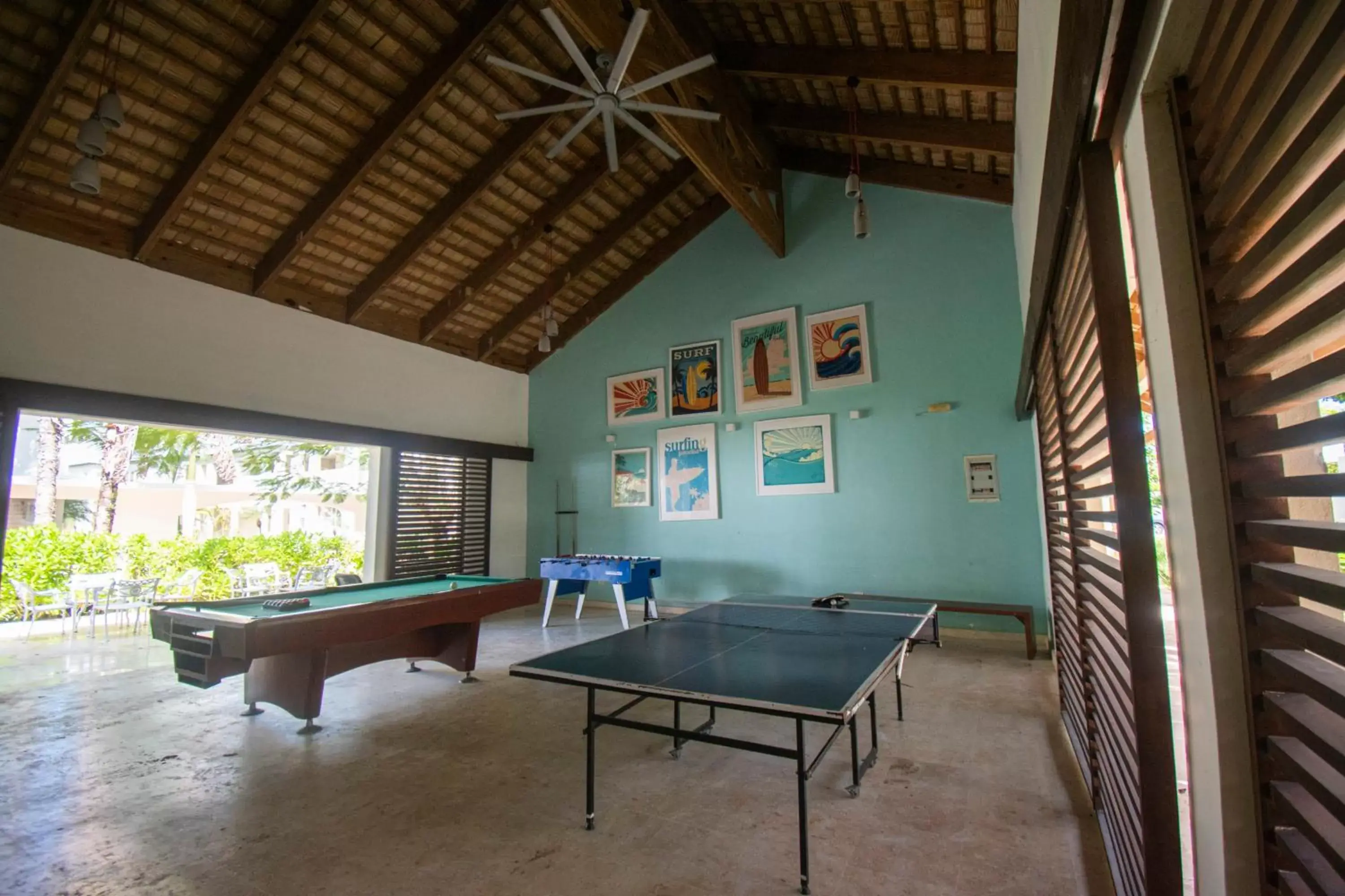 Table Tennis in Coson Bay