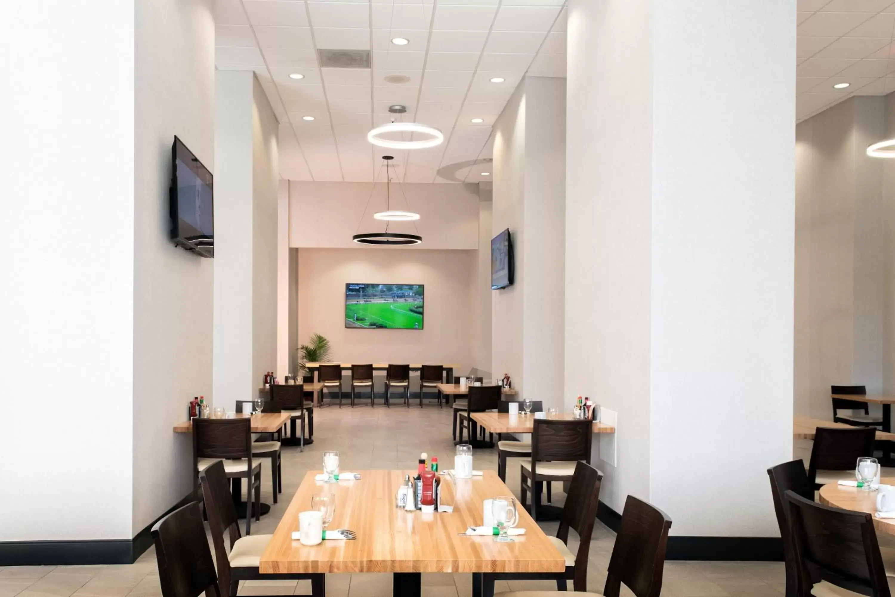 Restaurant/Places to Eat in Holiday Inn & Suites Phoenix-Mesa-Chandler, an IHG Hotel