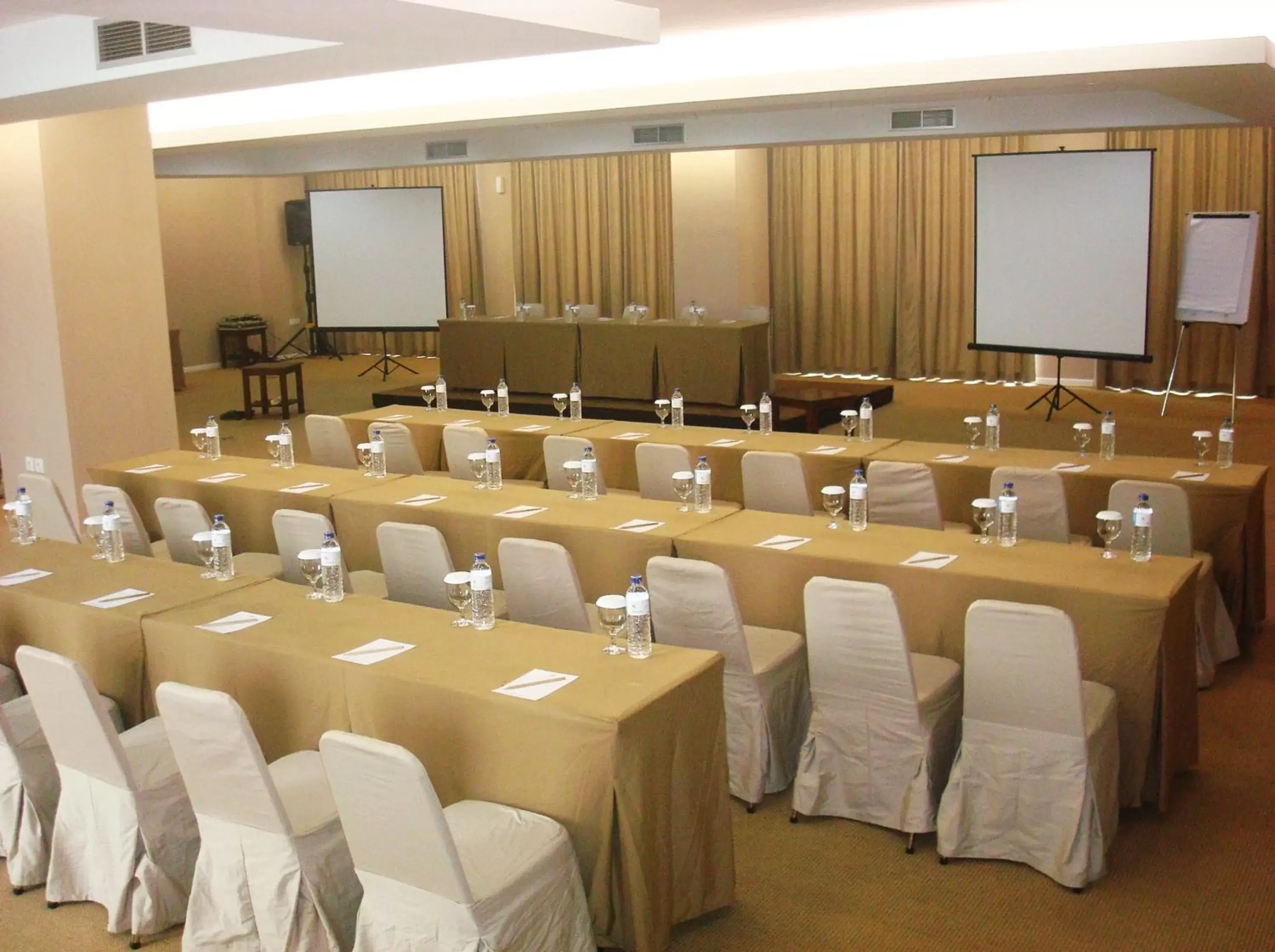 Meeting/conference room in Hotel Dafam Pekanbaru