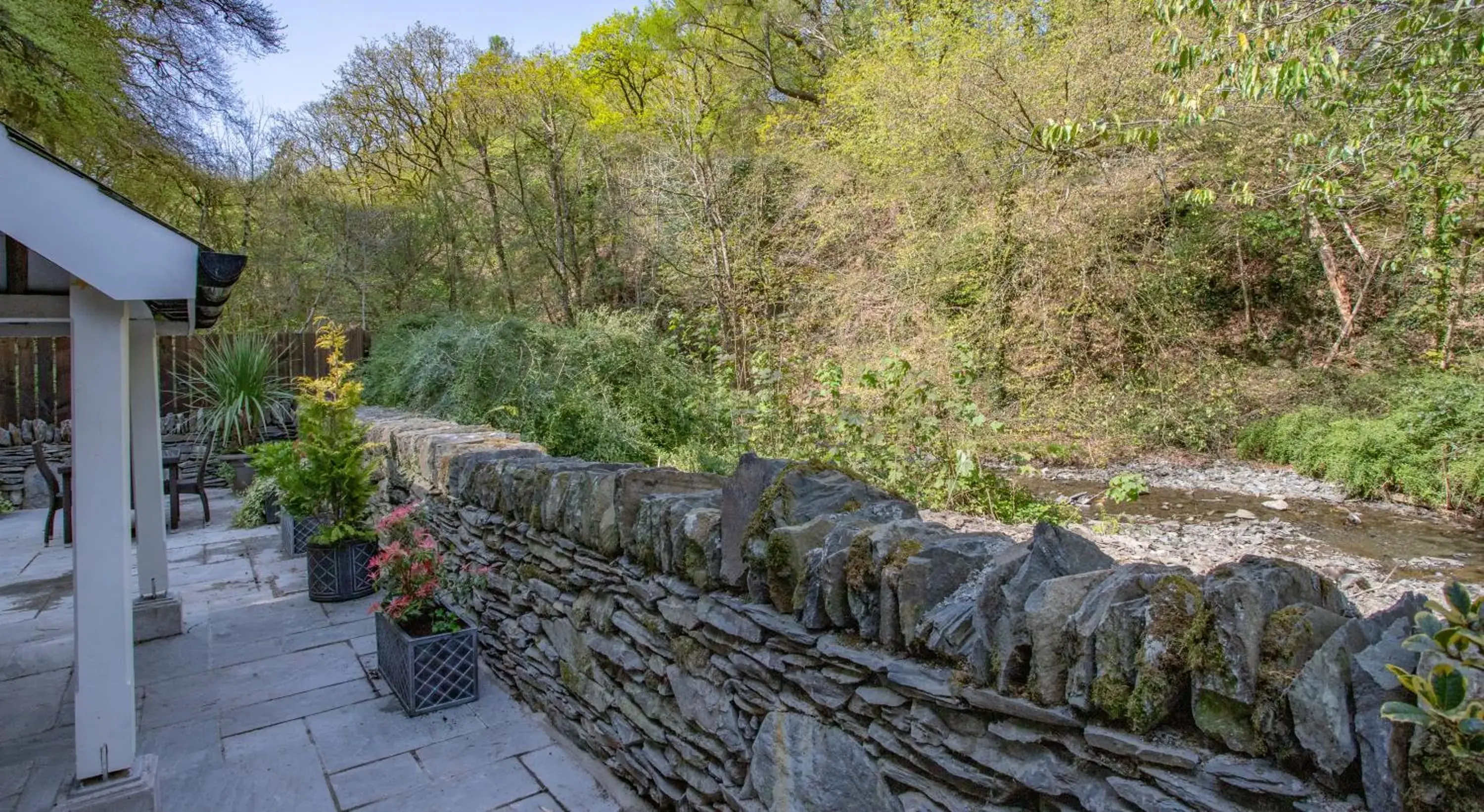 Garden in Aberdunant Hall Country Hotel