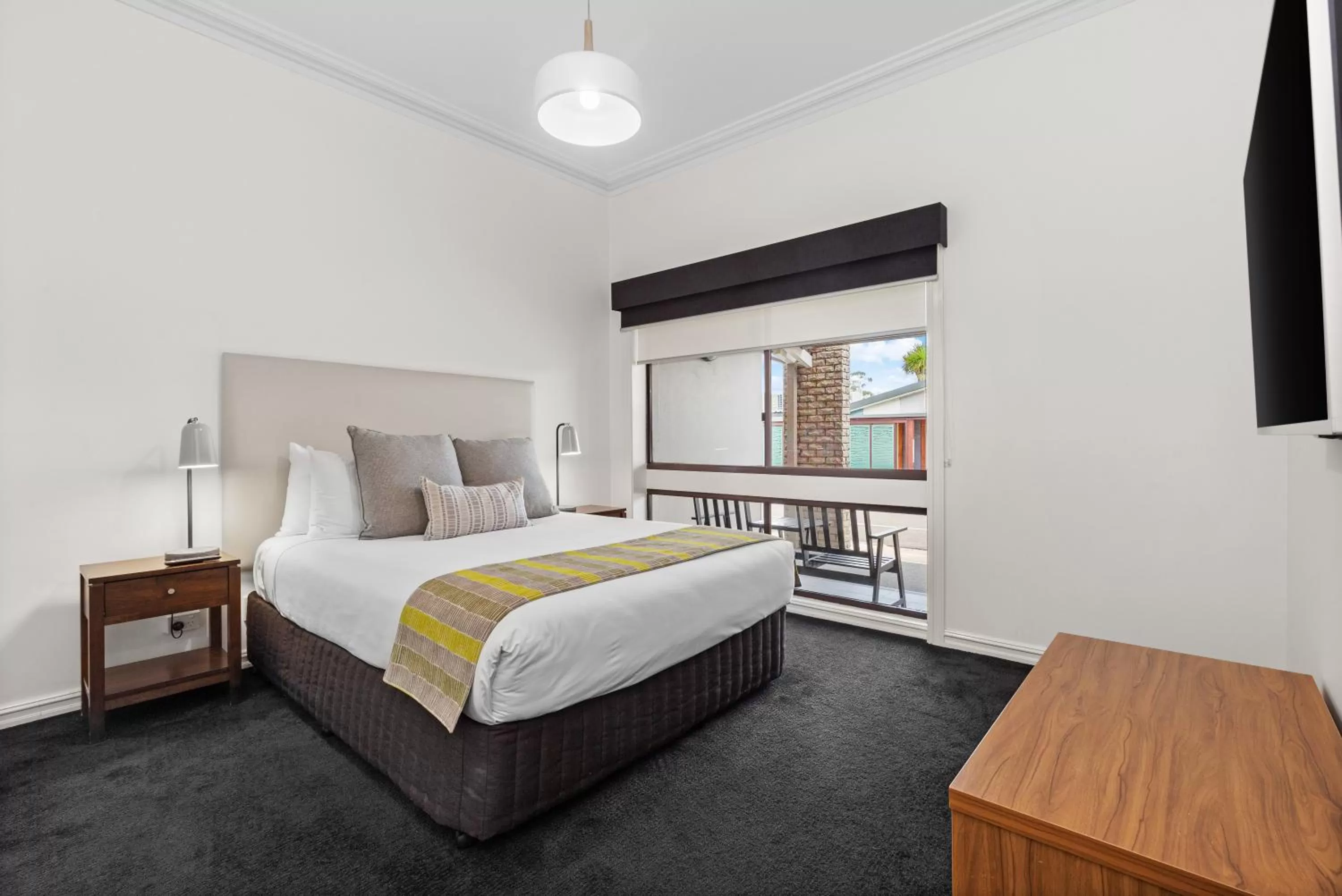 Bedroom, Bed in All Seasons Resort Hotel Bendigo