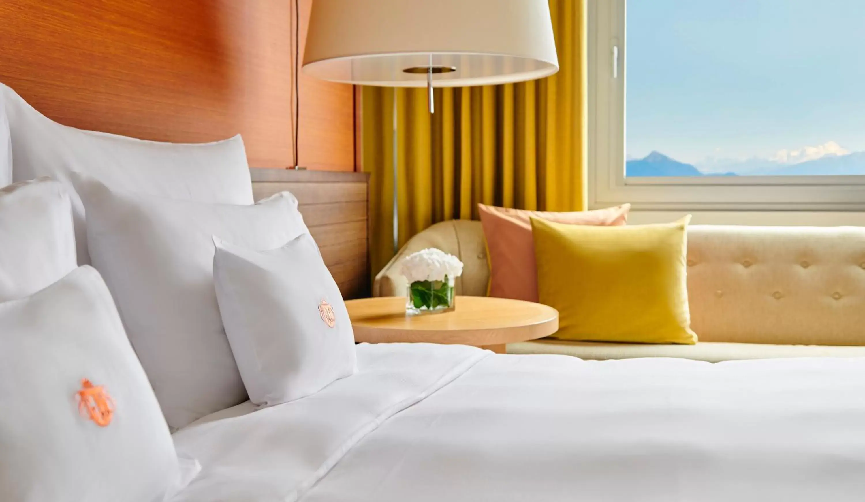 Bedroom, Bed in InterContinental Genève, an IHG Hotel