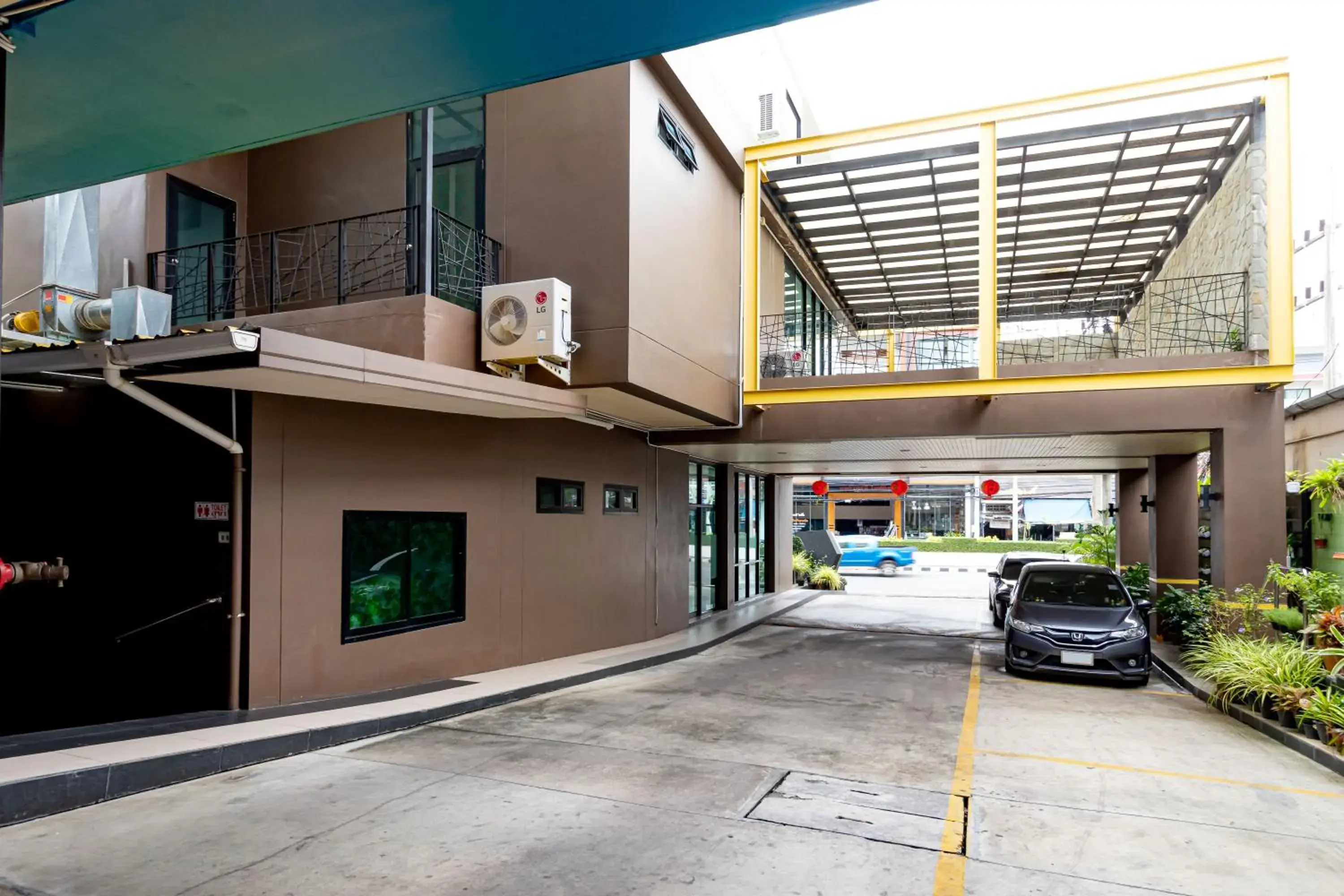 Facade/entrance, Property Building in Udee Living Place