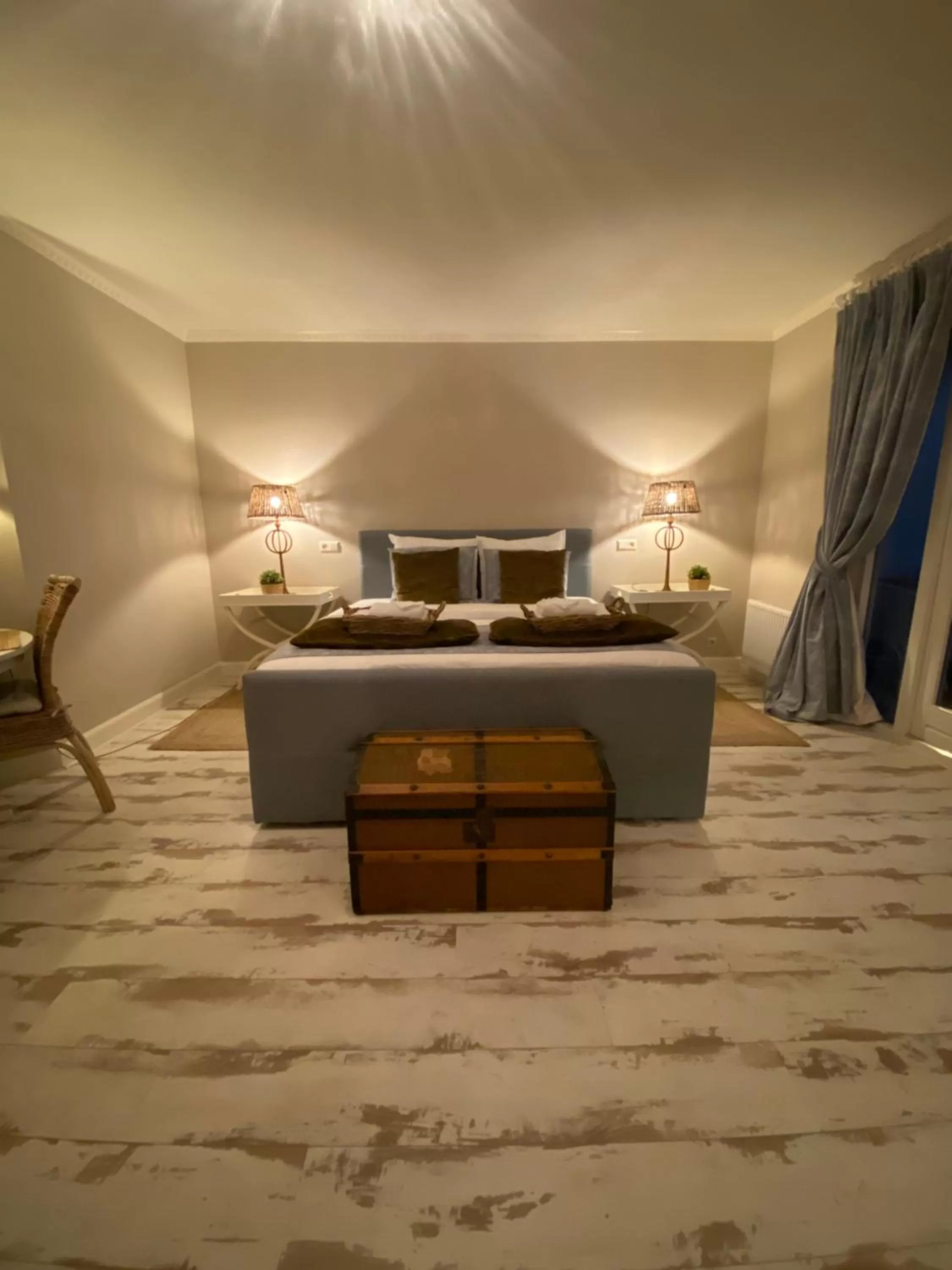 Bed in De Vijverkamer-----privé diner op de kamer mogelijk!!