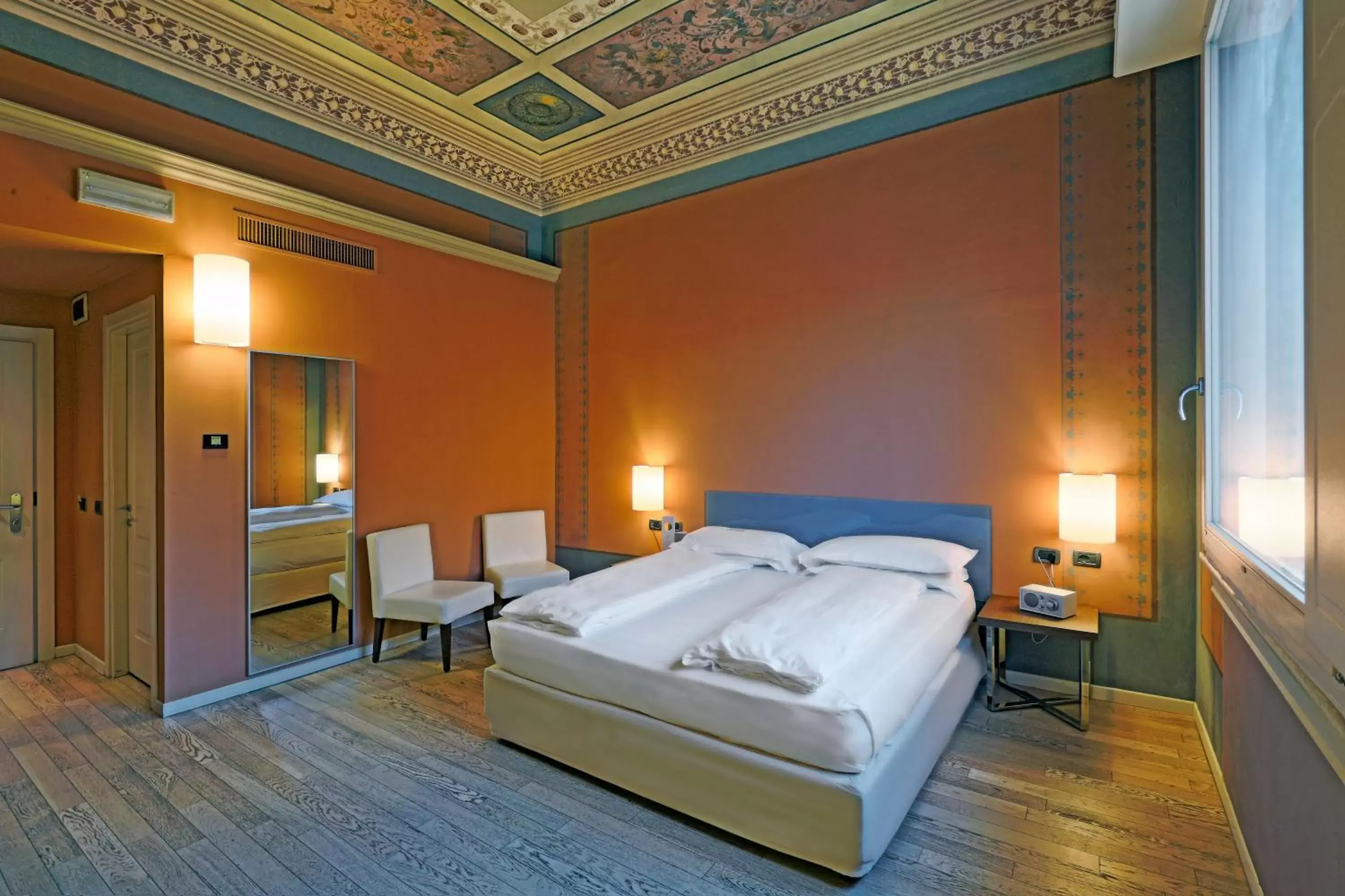 Photo of the whole room, Bed in I Portici Hotel Bologna