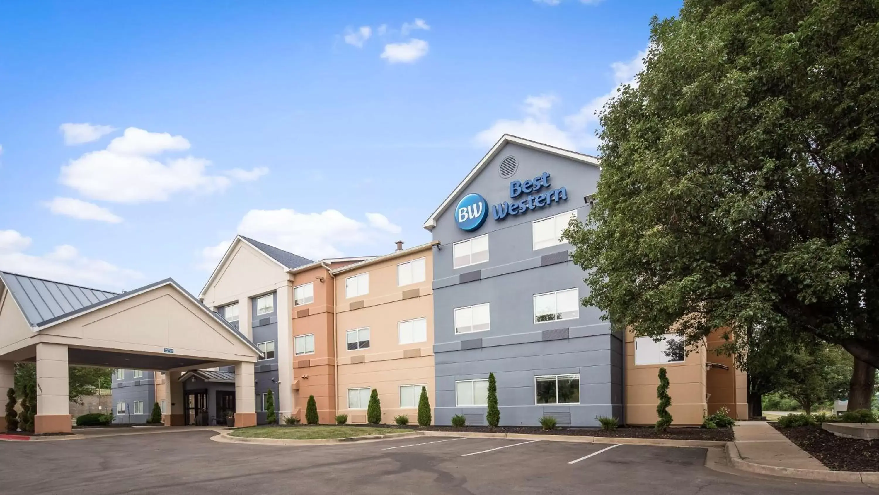 Property Building in Best Western Independence Kansas City