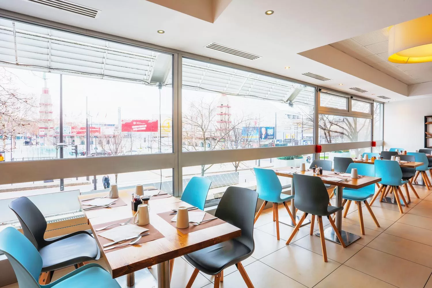 Restaurant/places to eat in Mercure Paris Vaugirard Porte De Versailles