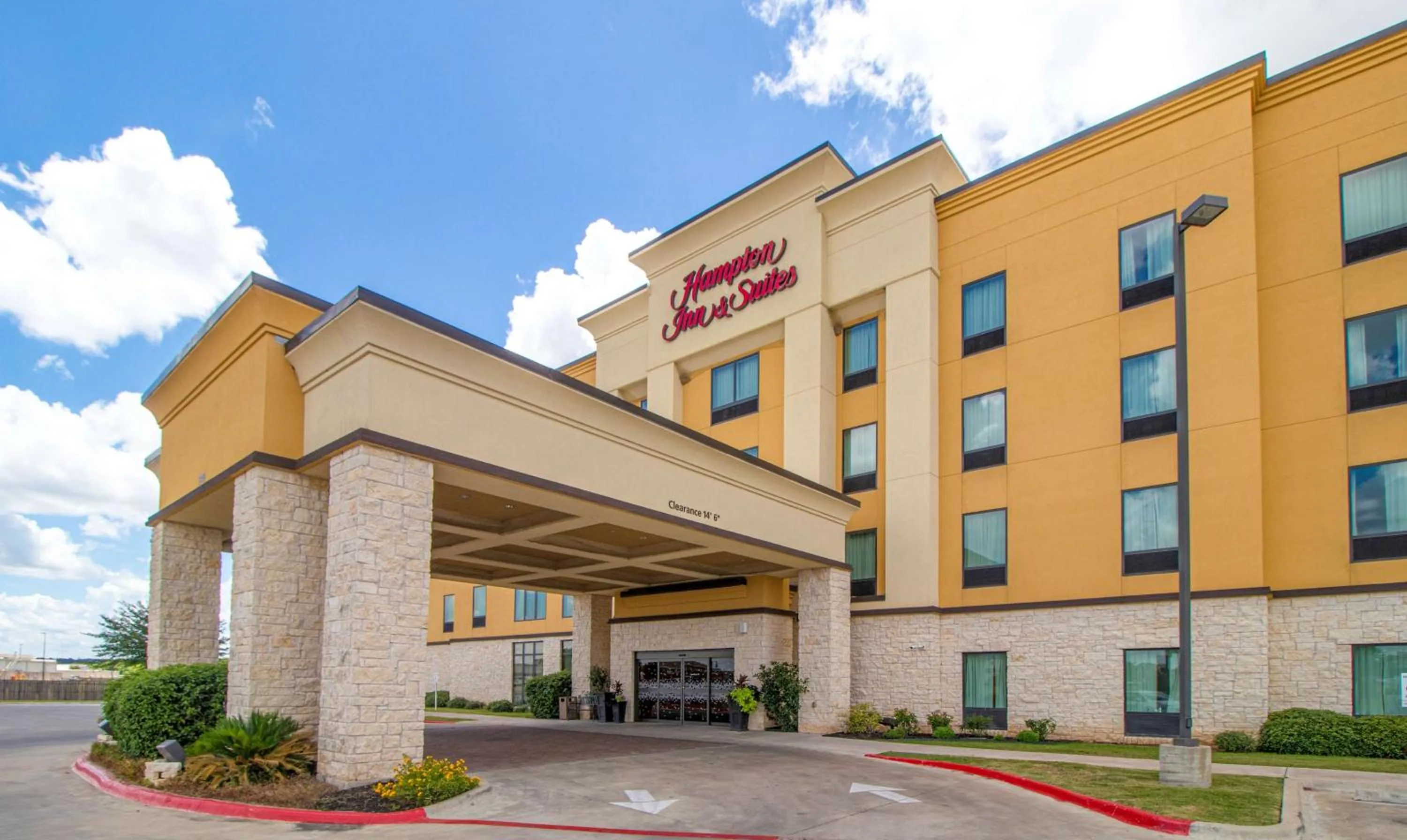 Property building in Hampton Inn &amp; Suites Bastrop